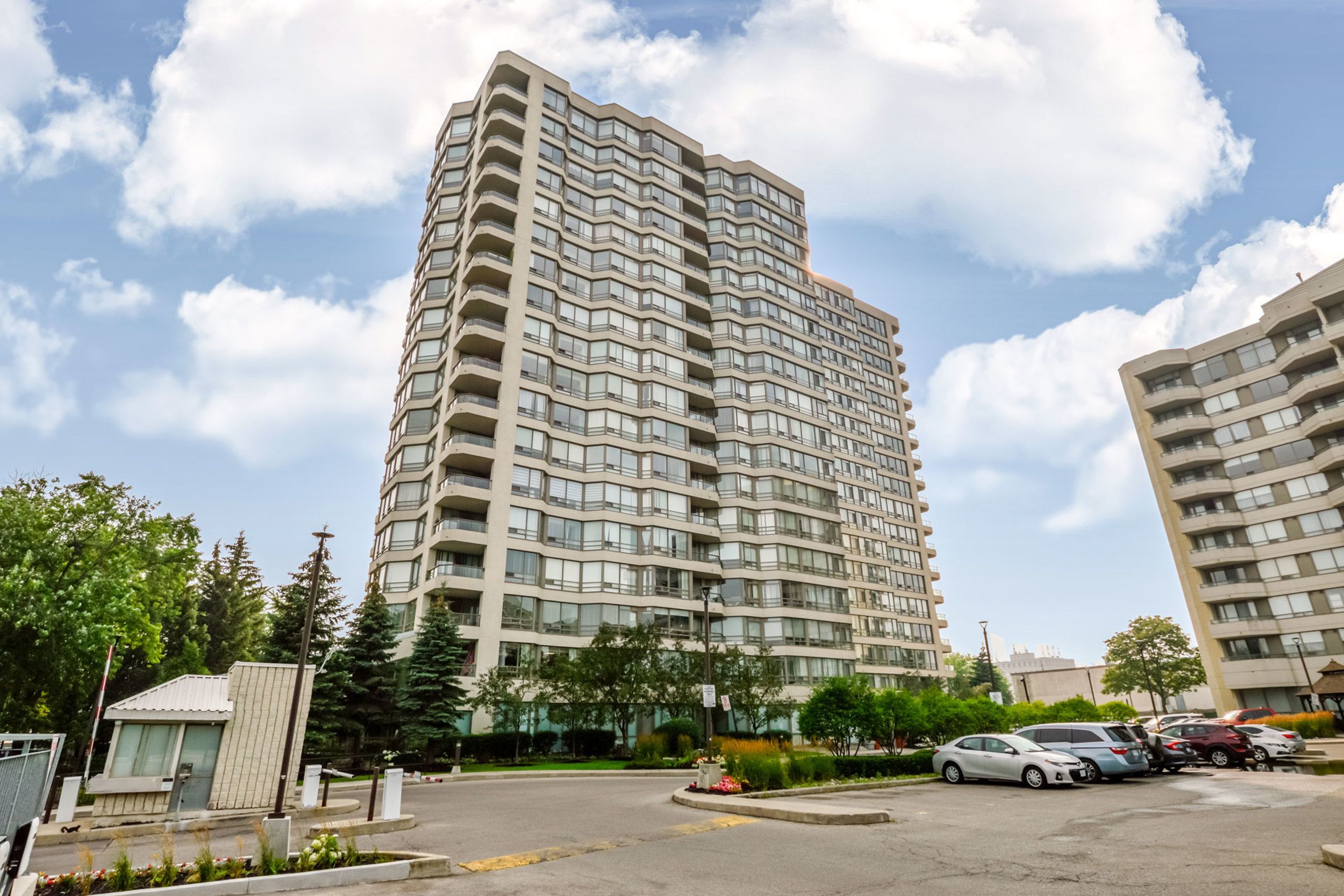 75 King Street E 201, Mississauga, On L5a 4g5