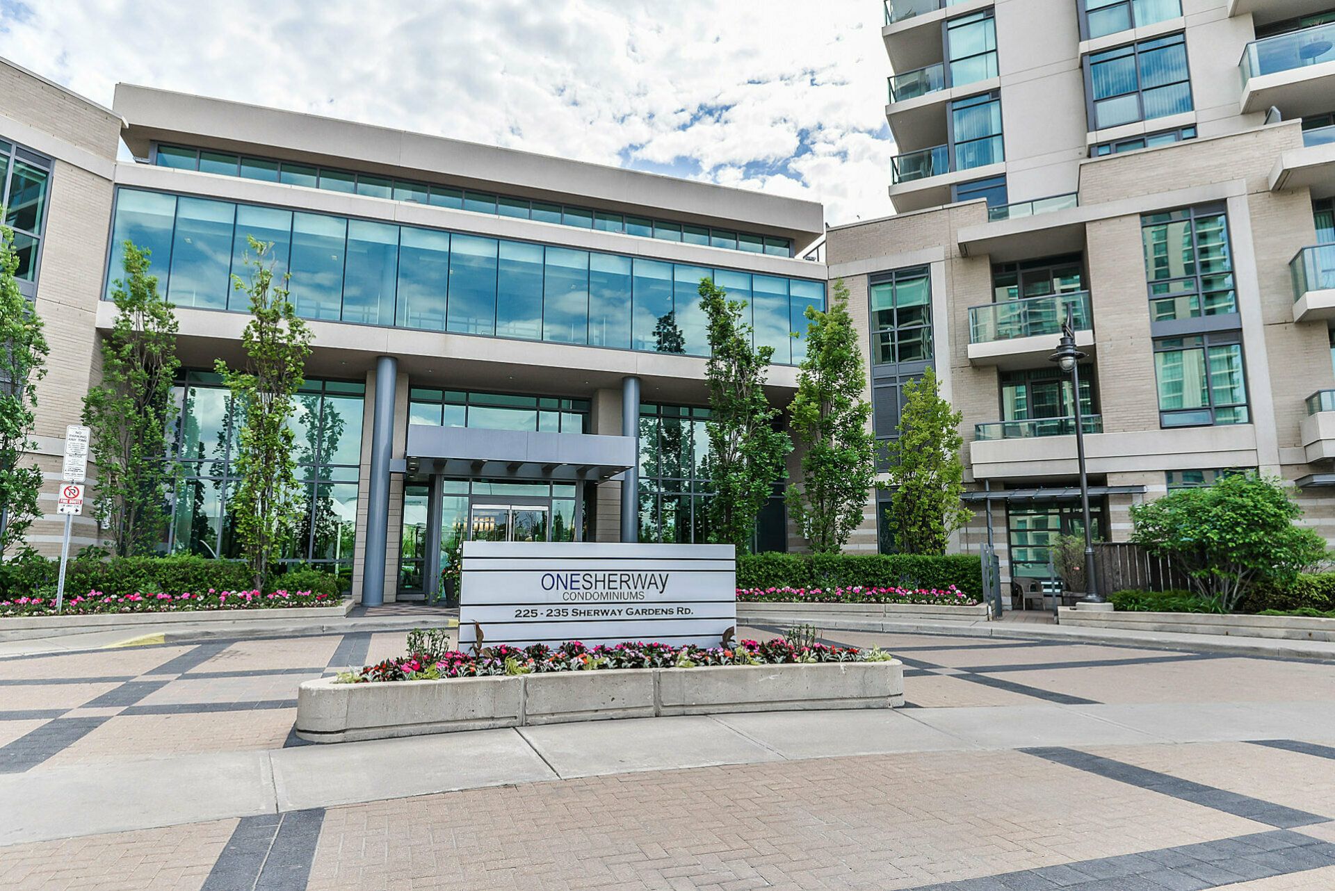 235 Sherway Gardens Road 1609, Toronto, On M9c 0a2