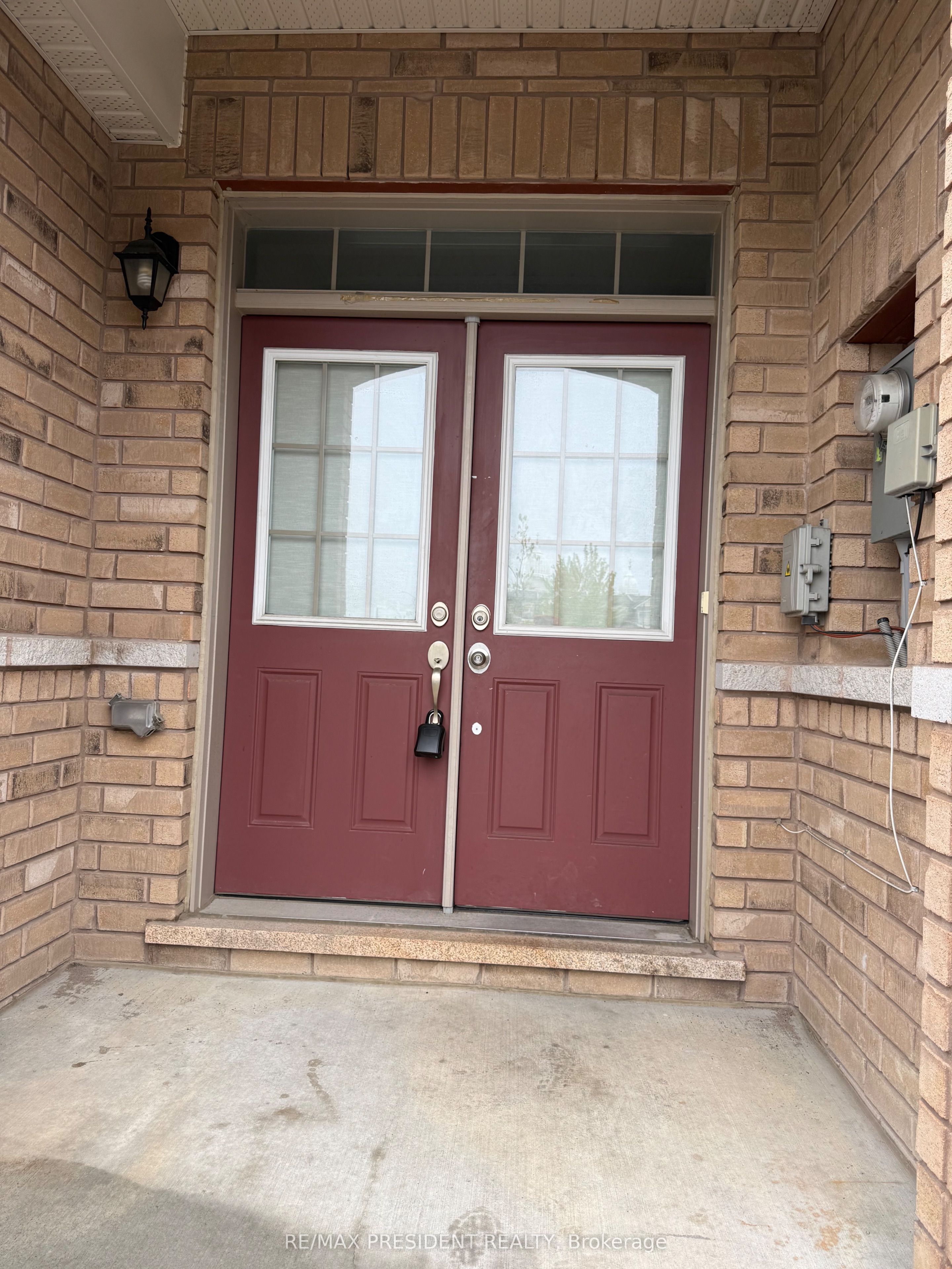 98 Davenfield Circle, Brampton, On L6p 4m1