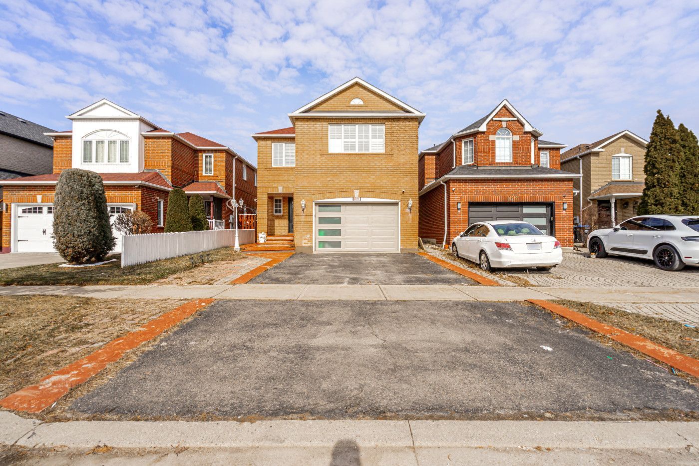 891 Stonebridge Avenue, Mississauga, On L5v 2l3