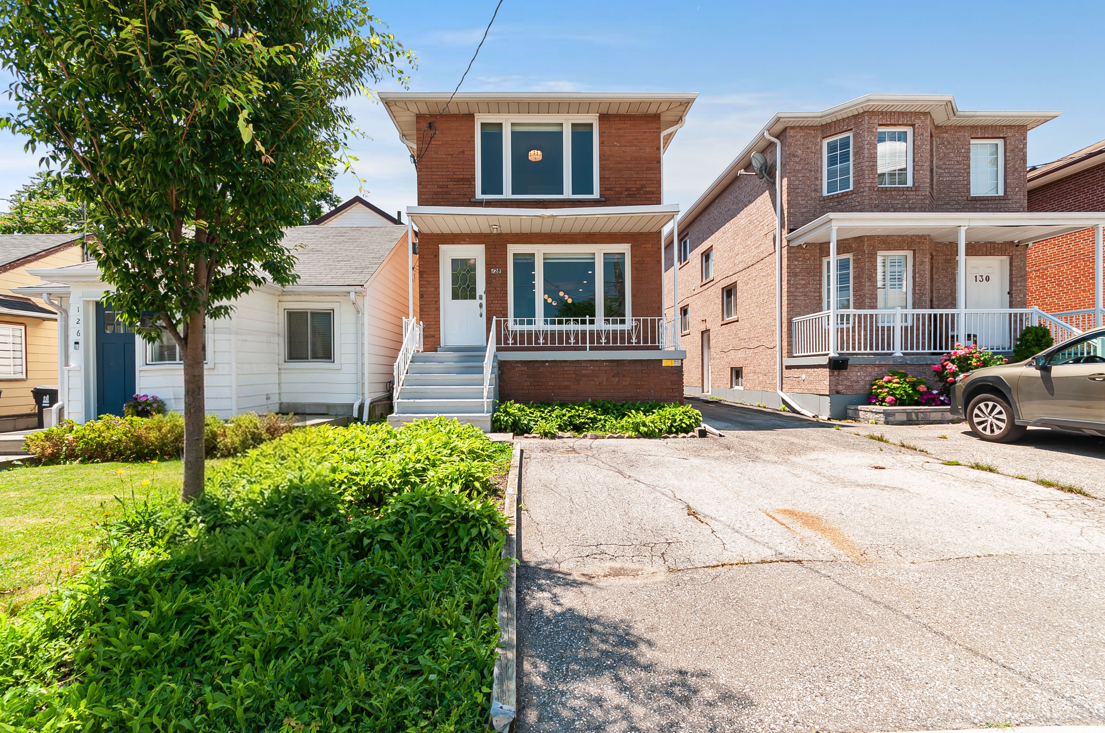 128 Twenty Second Street, Toronto, On M8v 3m4
