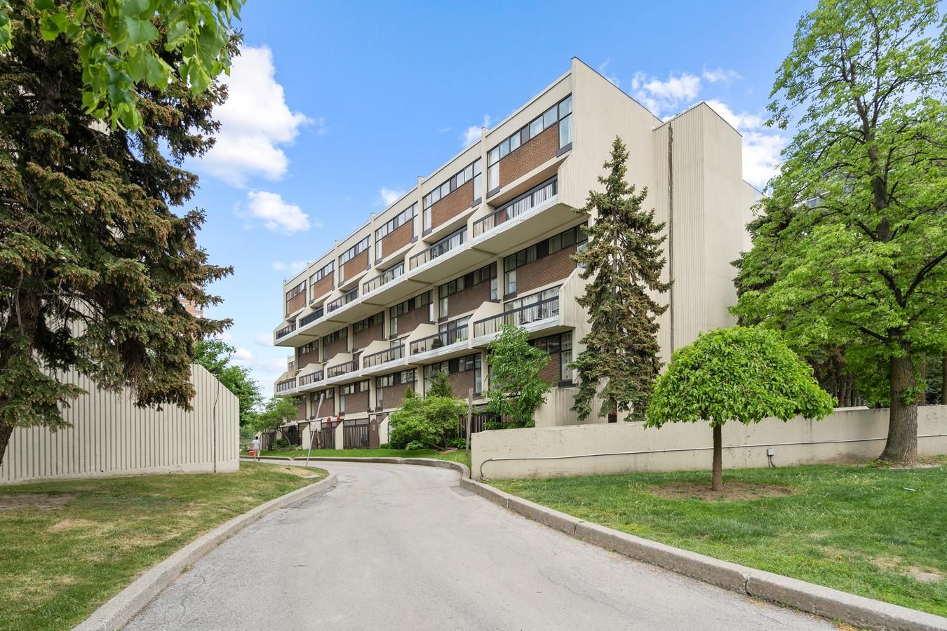 2 Valhalla Inn Road 339, Toronto, On M9b 6c3
