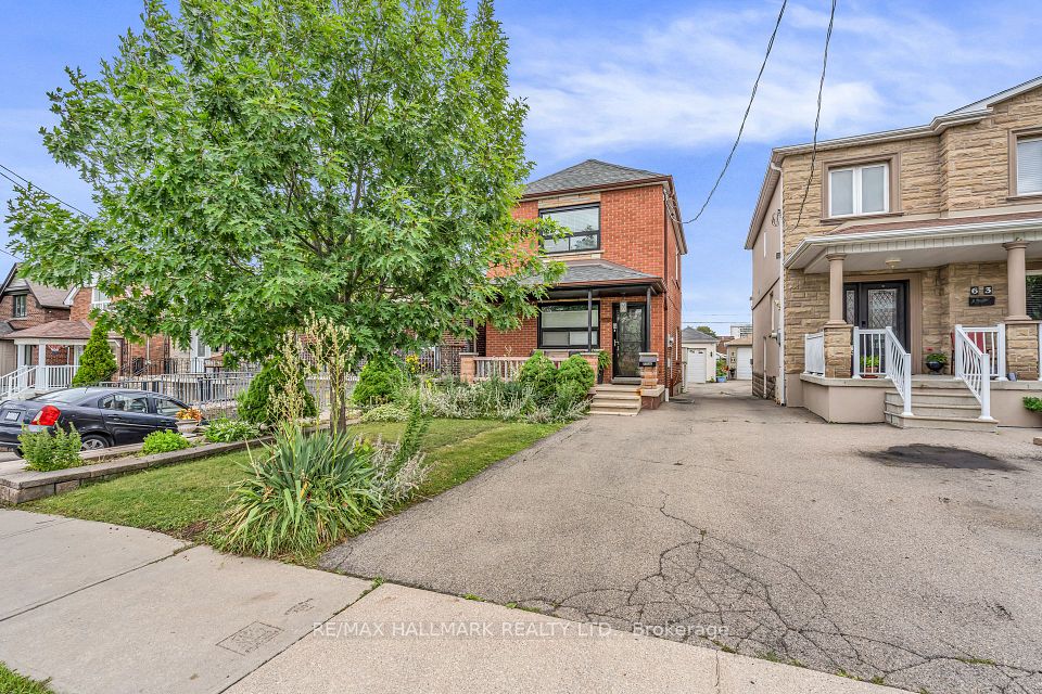 65 Kirknewton Road, Toronto, On M6e 3x9