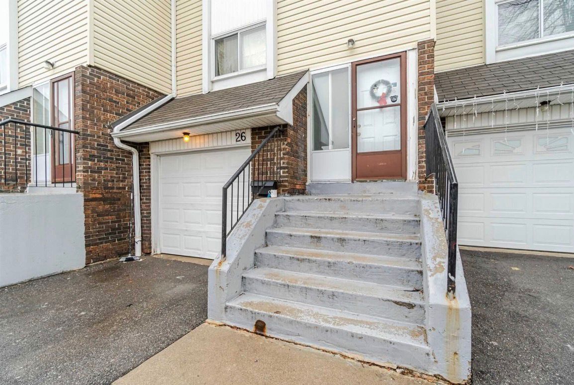26 Sandringham Court, Brampton, On L6t 3z3