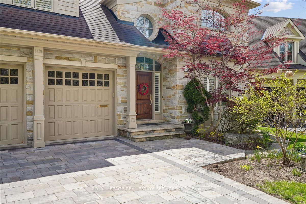 1726 The Pines, Mississauga, On L5j 4v5