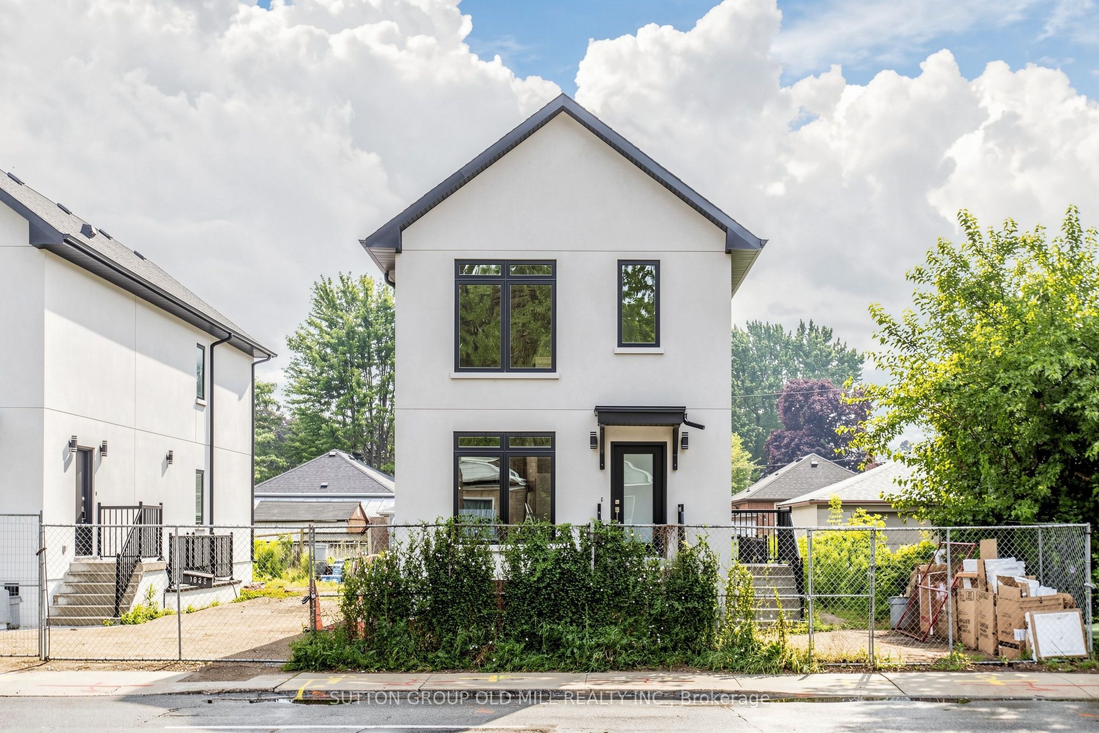 1925 Lawrence Avenue W 1, Toronto, On M9n 1g8