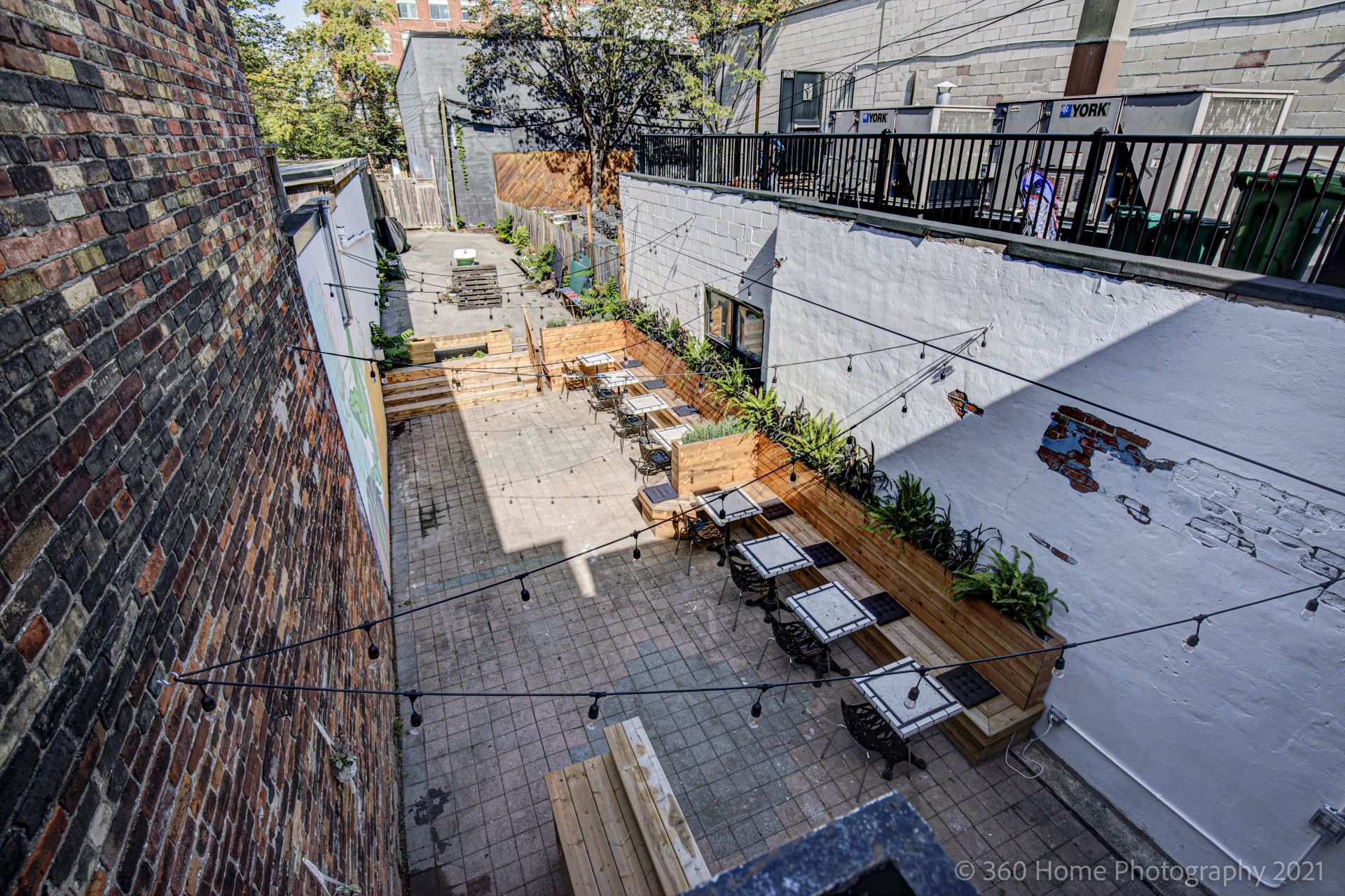 1294 Queen Street W, Toronto, On M6k 1l4