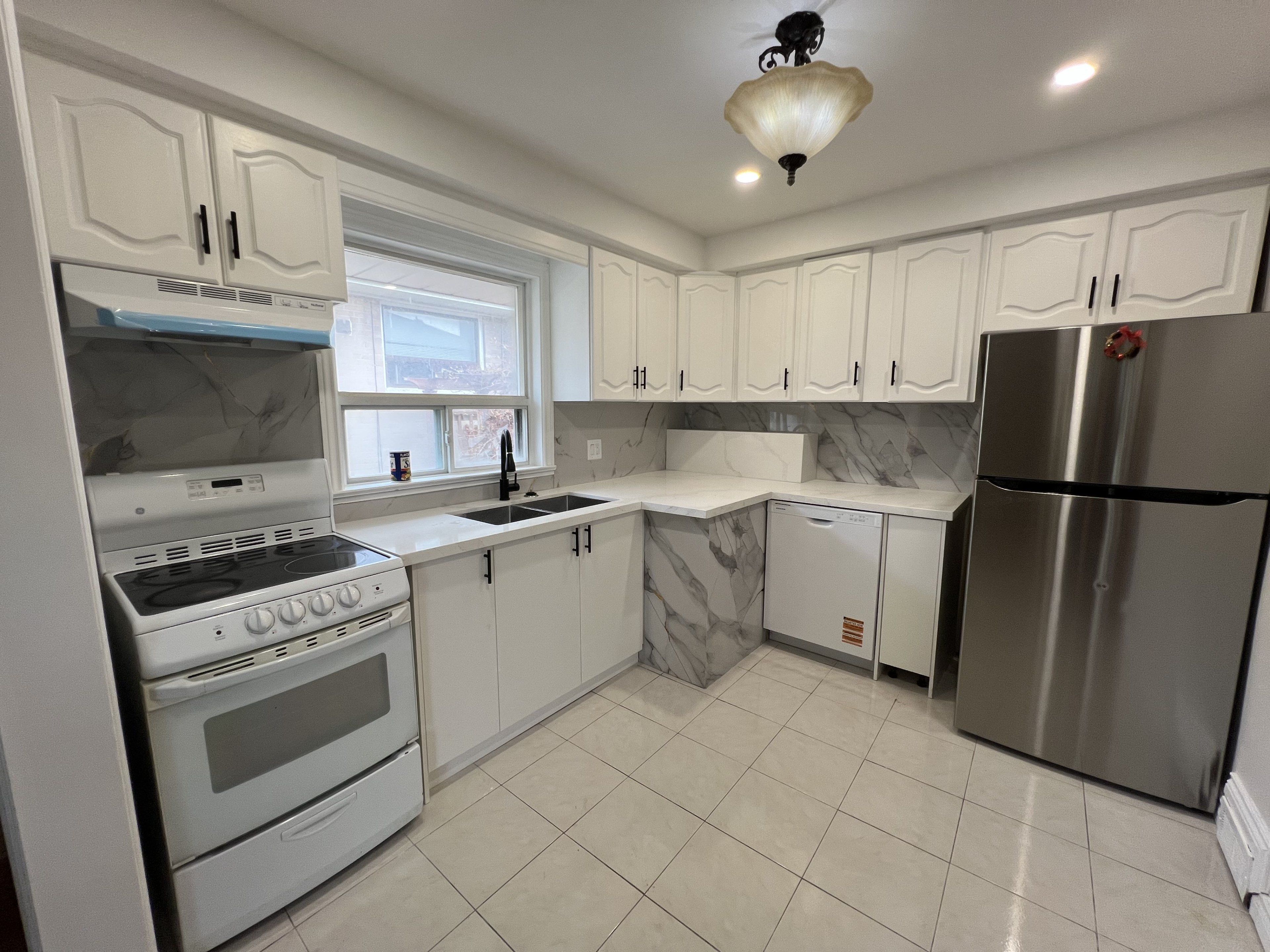 33 Bradstock Road, Toronto, On M9m 1m9