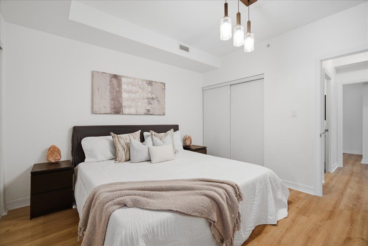 70 Stewart Street 102, Oakville, On L6k 1x5