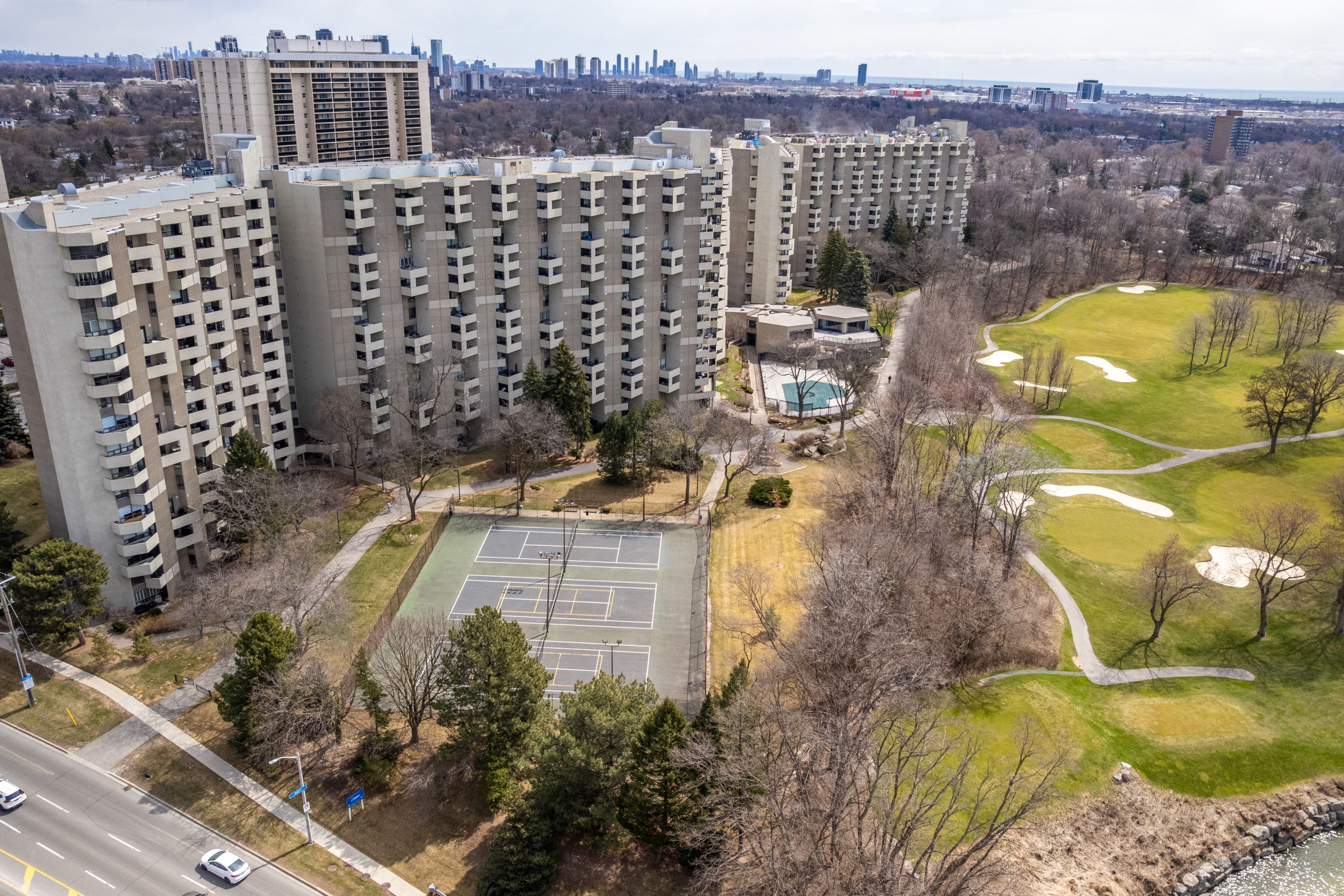 300 Mill Road C34, Toronto, On M9c 4w7