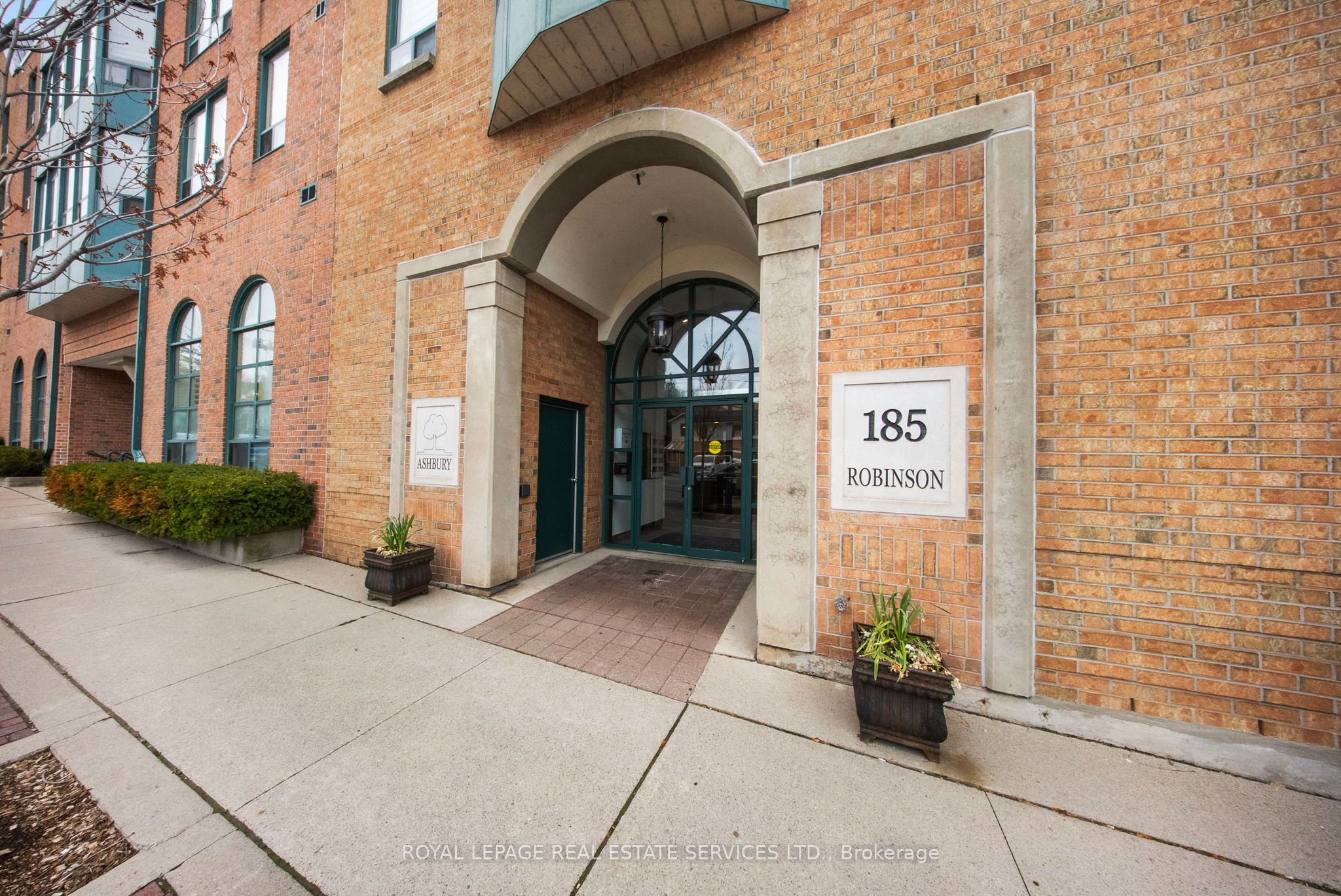 185 Robinson Street 202, Oakville, On L6j 7p6