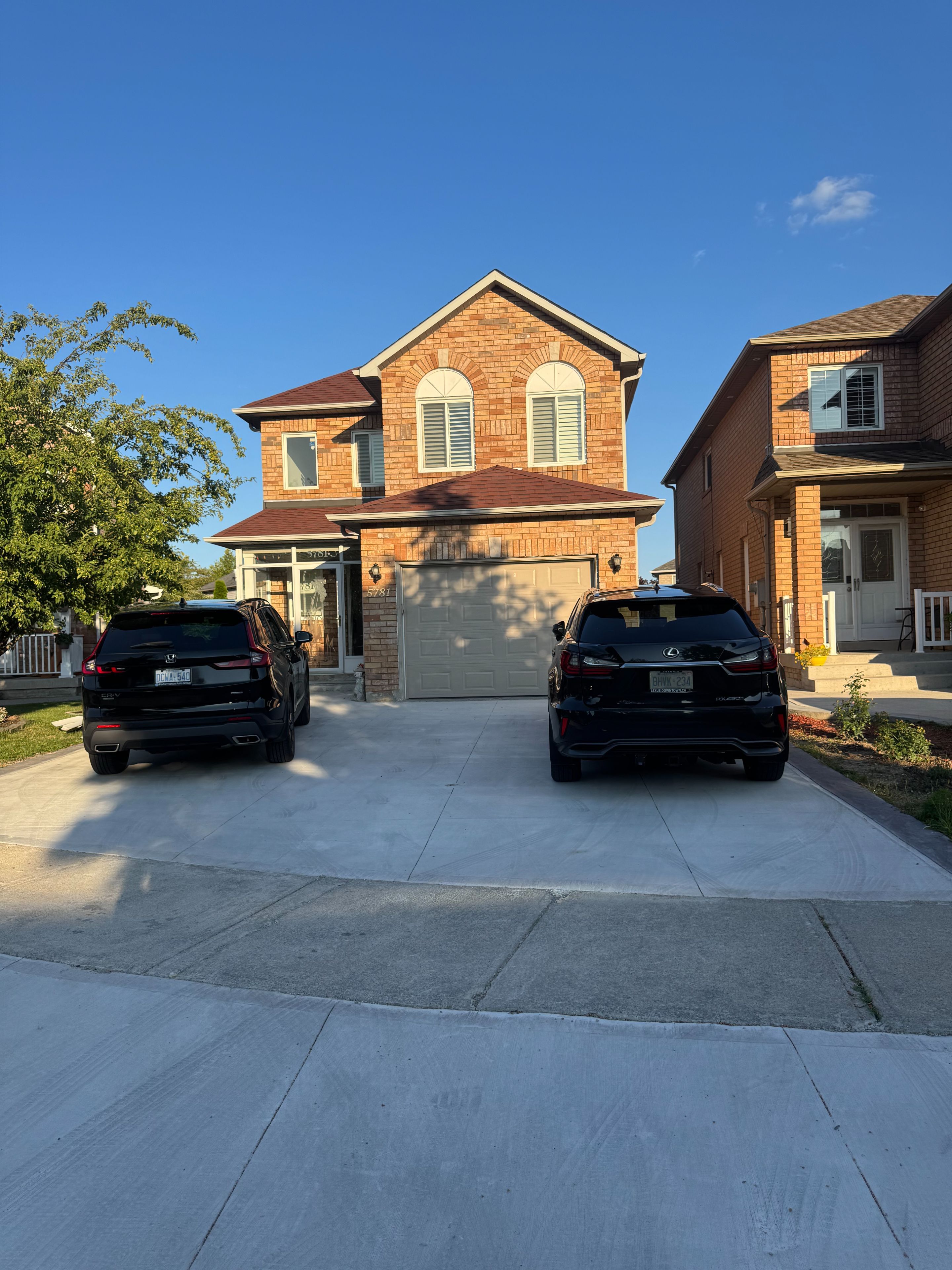 5781 Sidmouth Street, Mississauga, On L5v 2k3