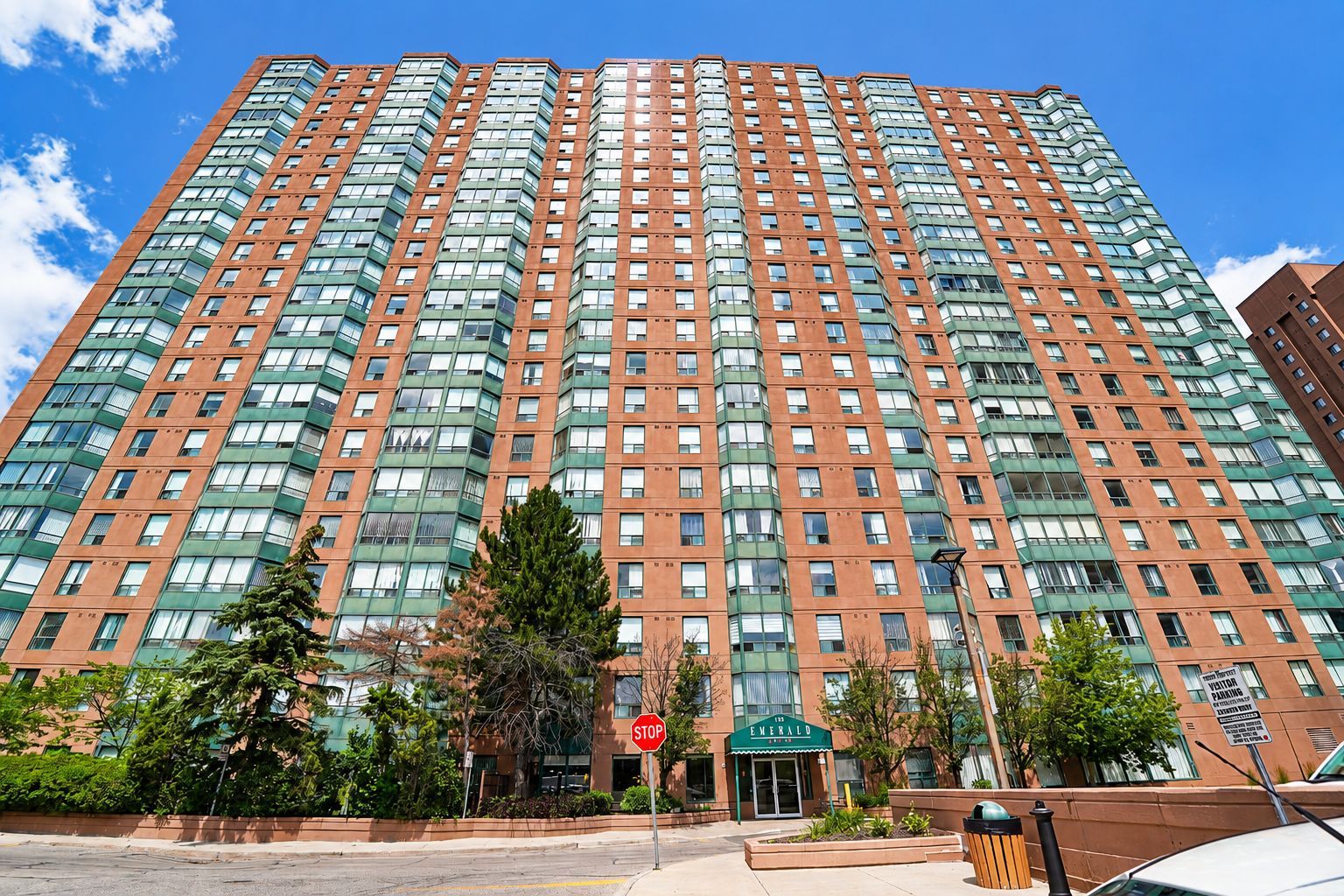 135 Hillcrest Avenue 904, Mississauga, On L5b 4b1