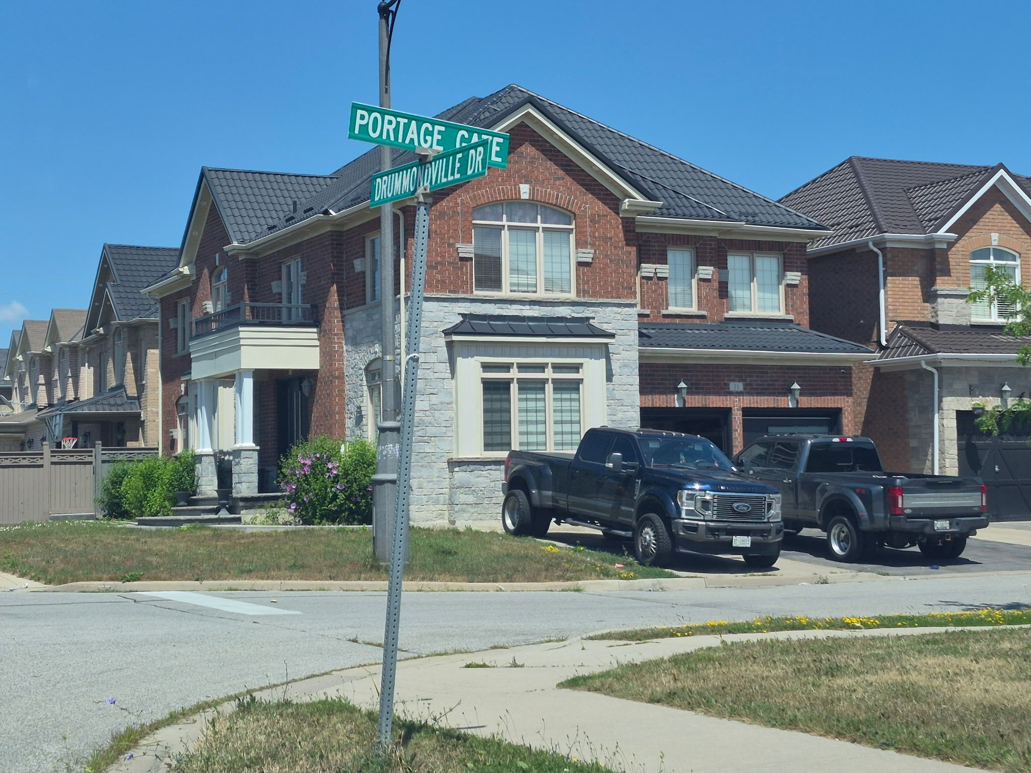 11 Drummondville Drive, Brampton, On L6p 3m6