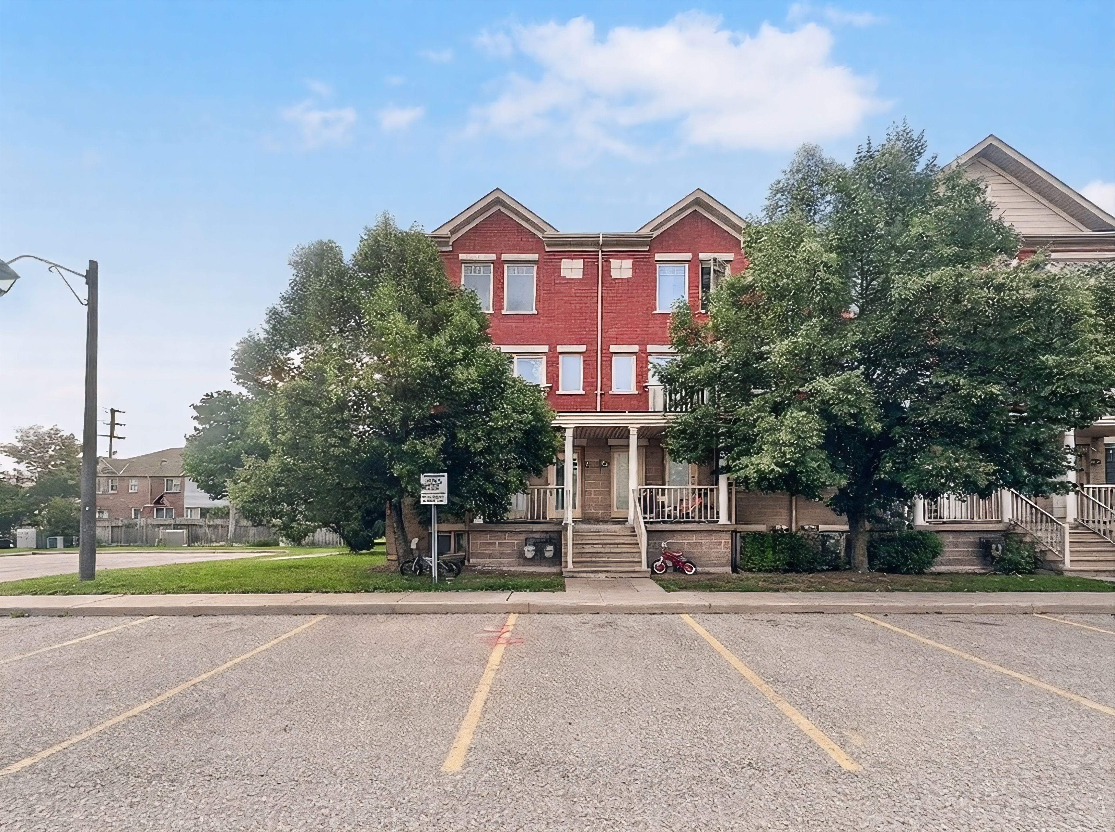 5050 Intrepid Drive 31, Mississauga, On L5m 0e5