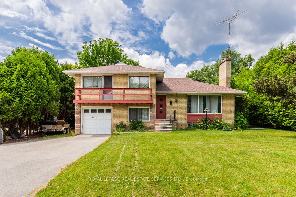 227 Lakeshore Road W Unit #2, Oakville, On L6k 1e9