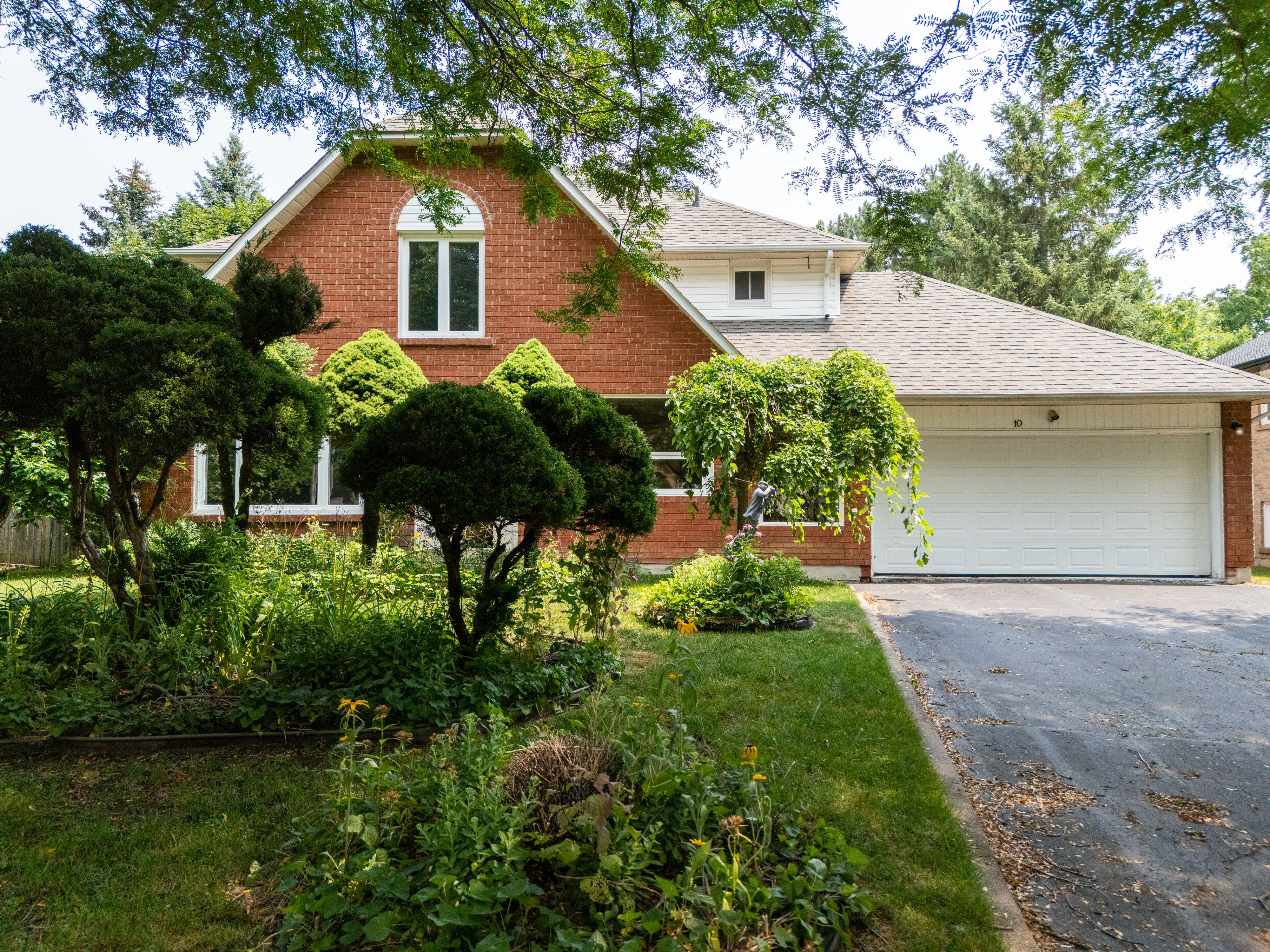 10 Lennox Court, Brampton, On L6z 1v9