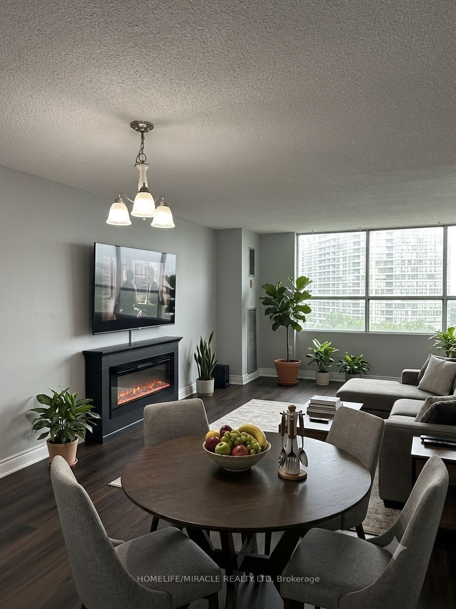 40 Panorama Court 807, Toronto, On M9v 4m1
