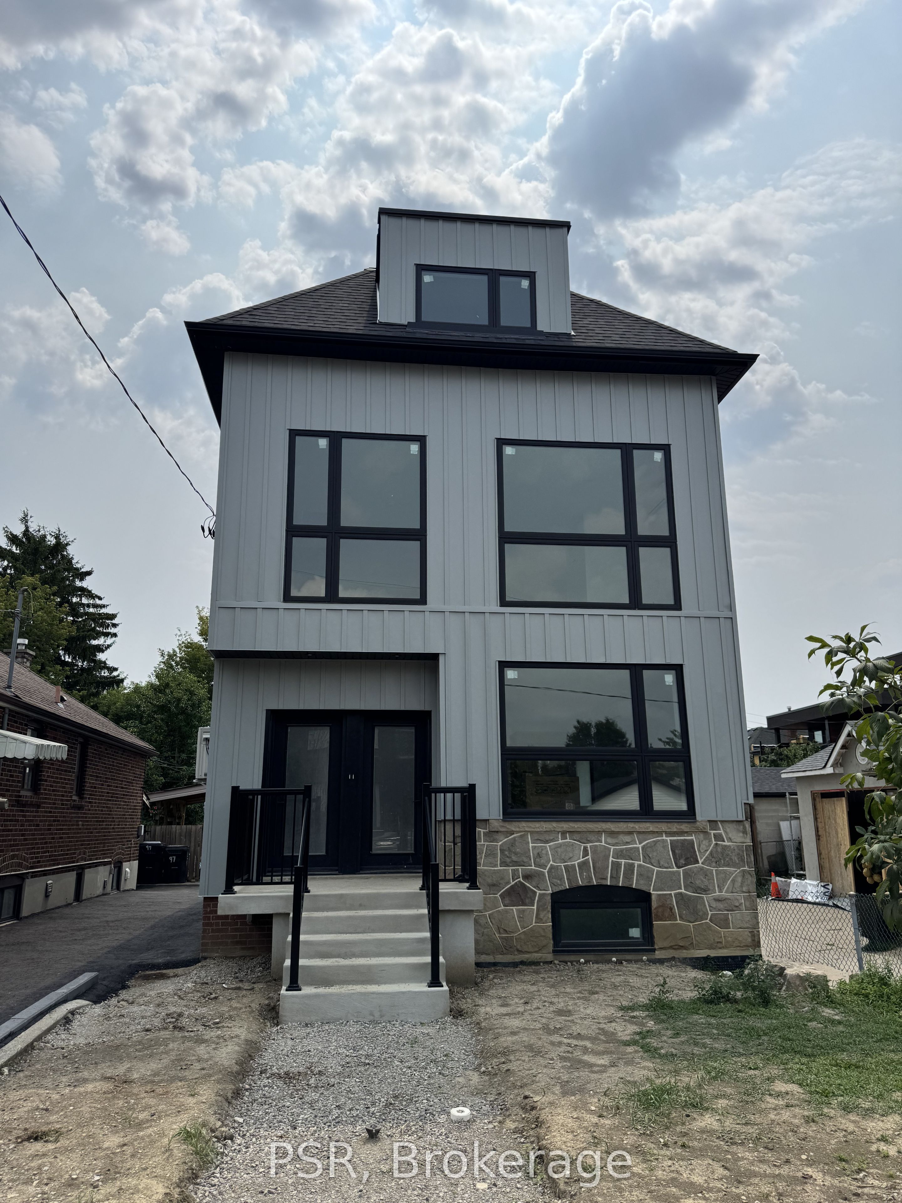 99 Ypres Road Upper, Toronto, On M6m 3x2