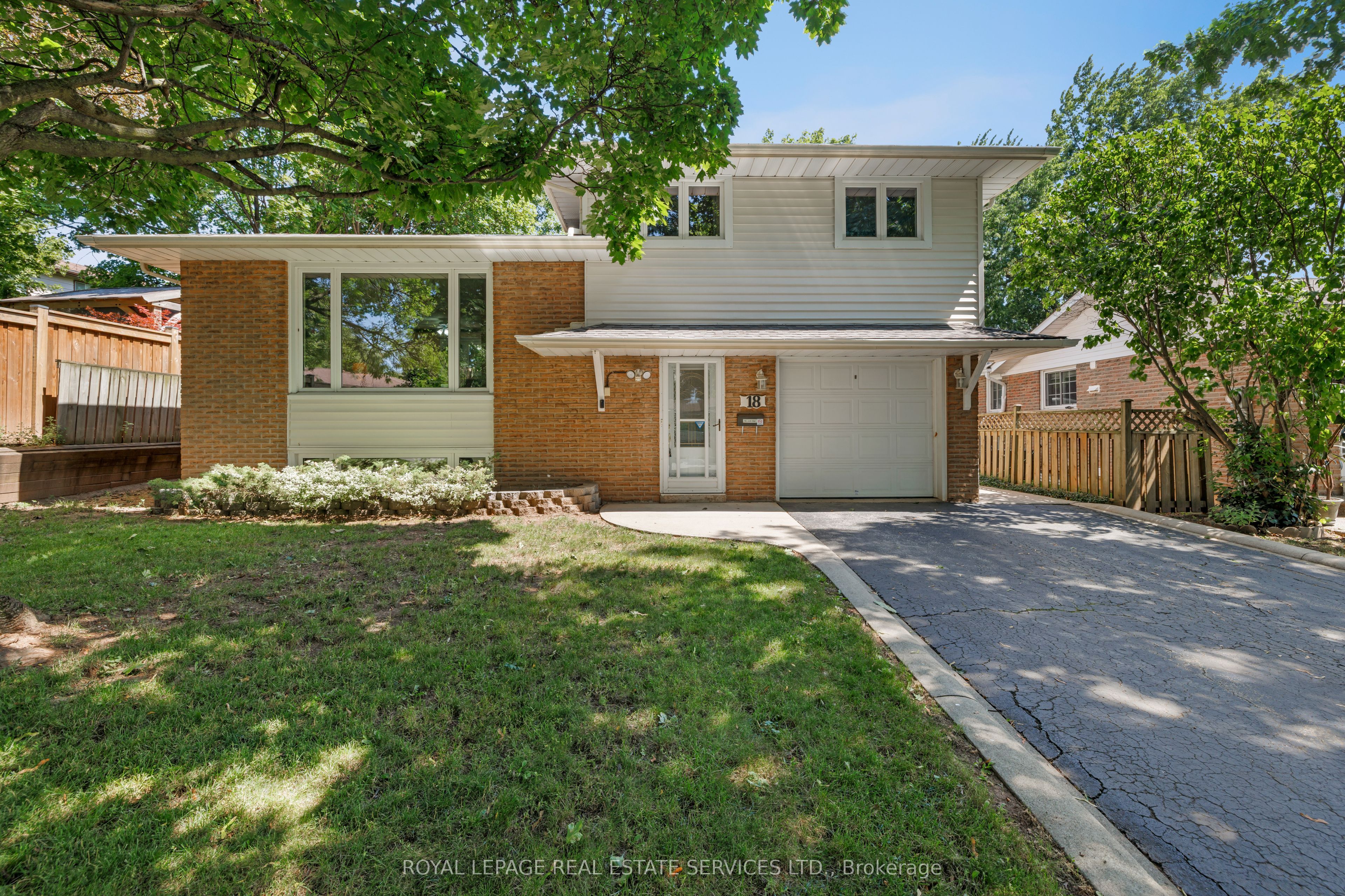 18 Osborne Crescent, Oakville, On L6h 1g1