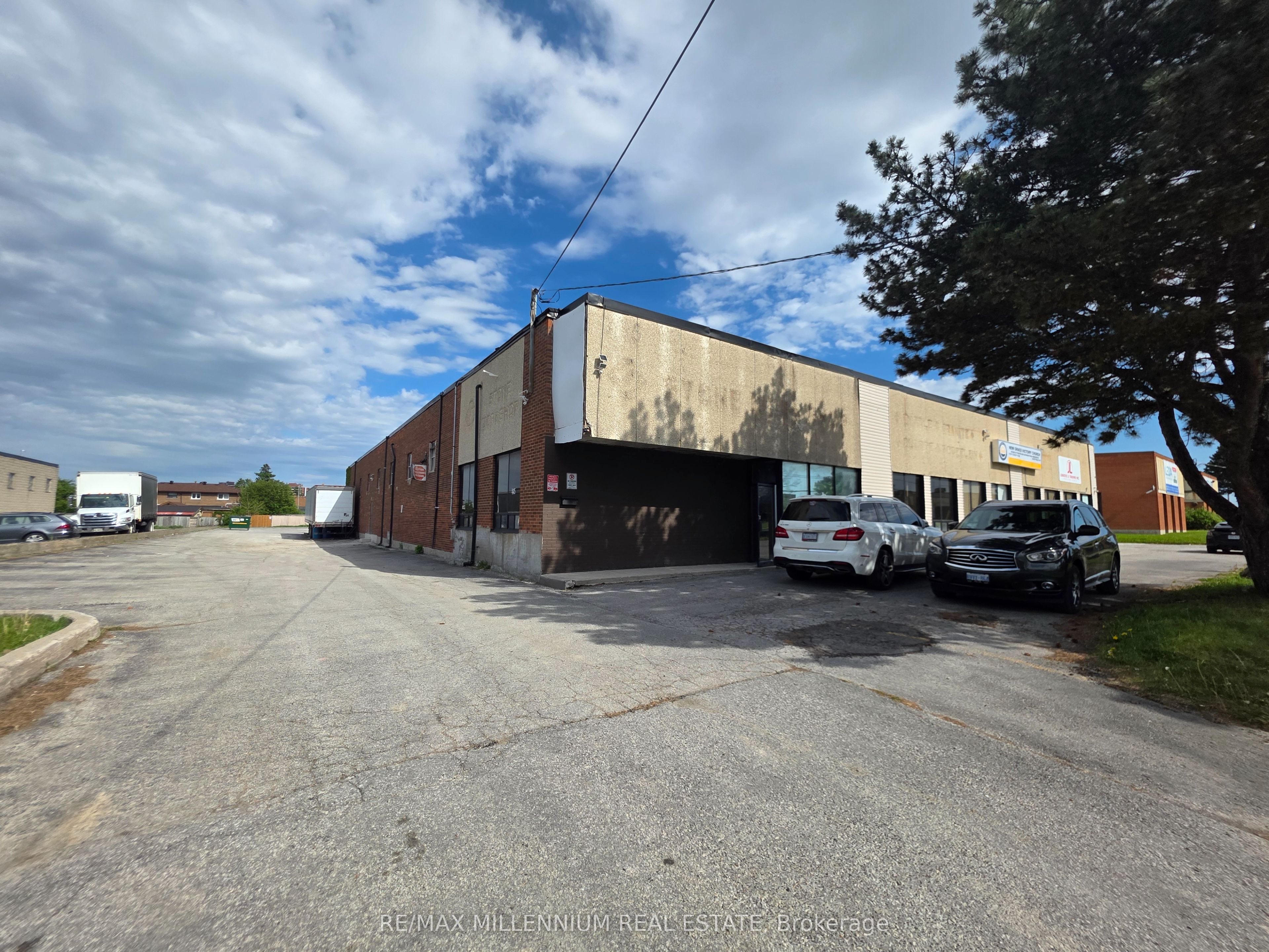 465 Norfinch Drive 1, Toronto, On M3n 1y7