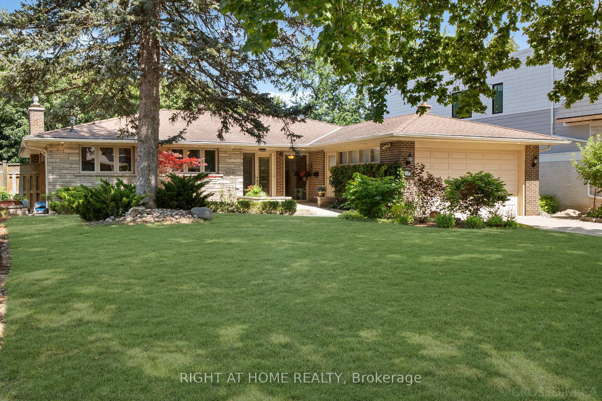 39 Grovetree Road, Toronto, On M9v 2y4
