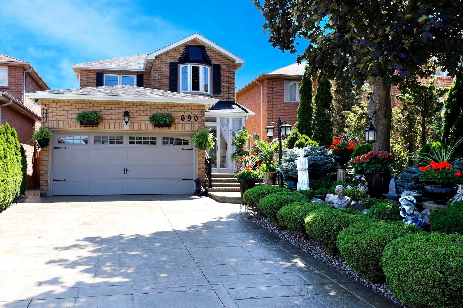 690 Ashprior Avenue, Mississauga, On L5r 3n8