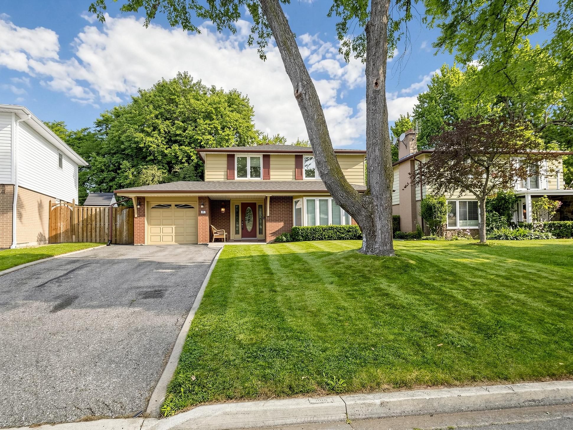 70 Roberts Crescent, Brampton, On L6w 1g8