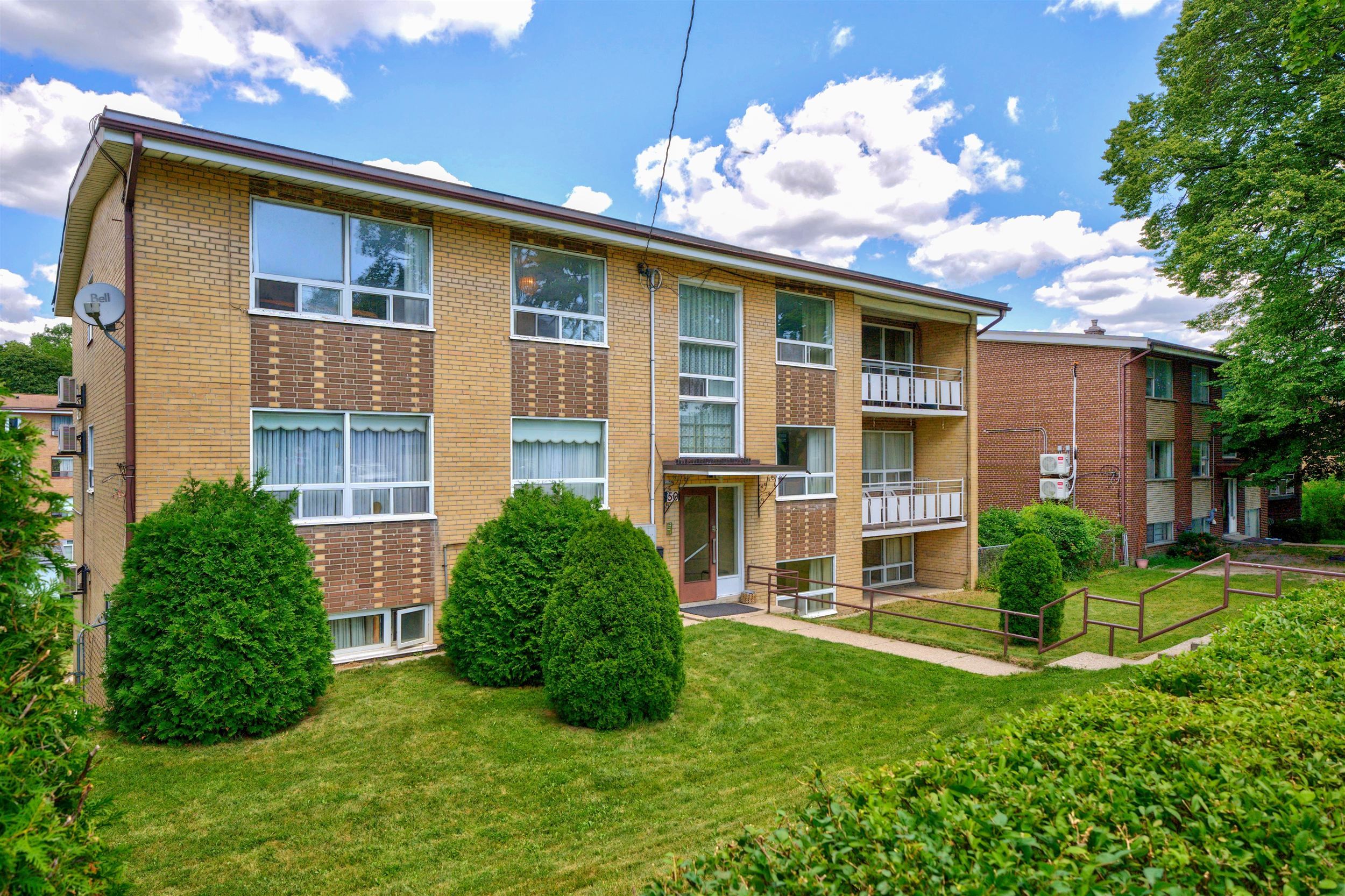 50 Waniska Avenue, Toronto, On M8y 1p9