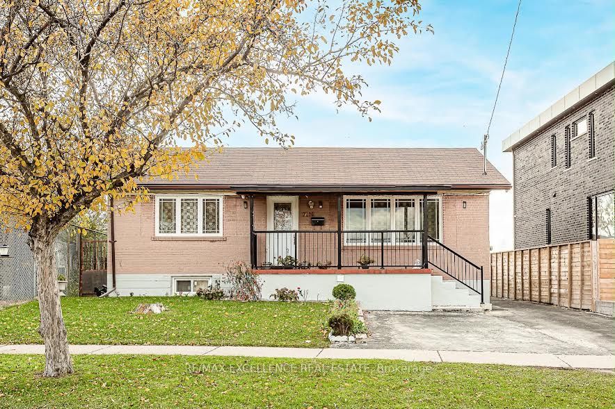 7208 Hermitage Road, Mississauga, On L4t 2s4