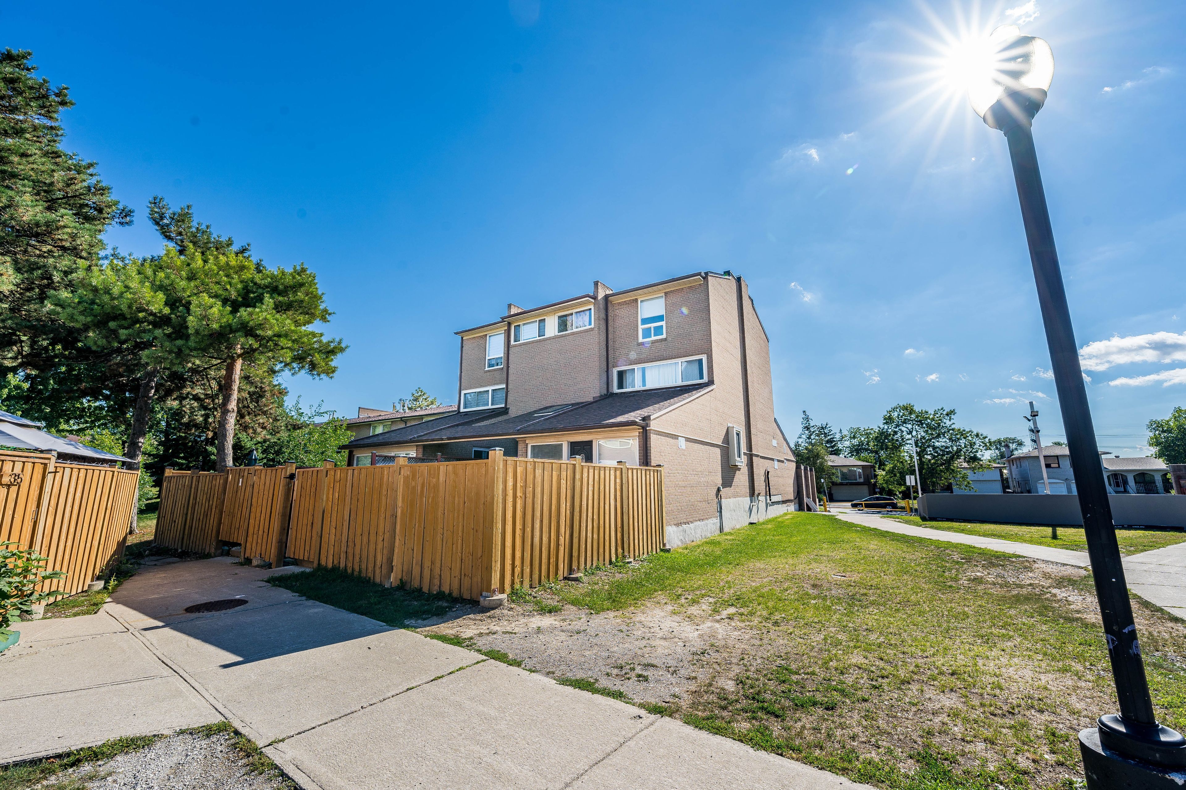 242 John Garland Boulevard 2, Toronto, On M9v 1n8