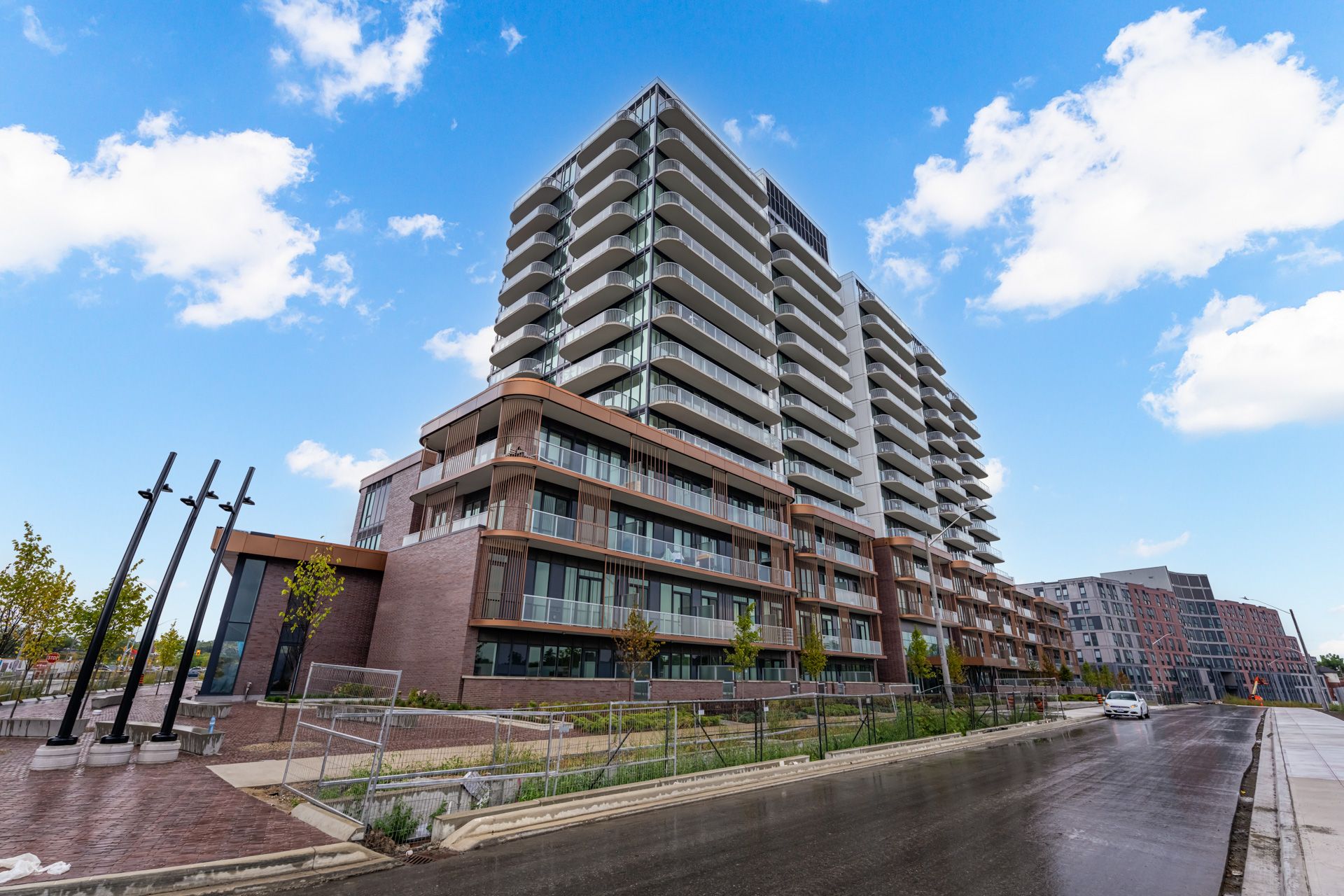 220 Missinnihe Way 714, Mississauga, On L5h 0a9