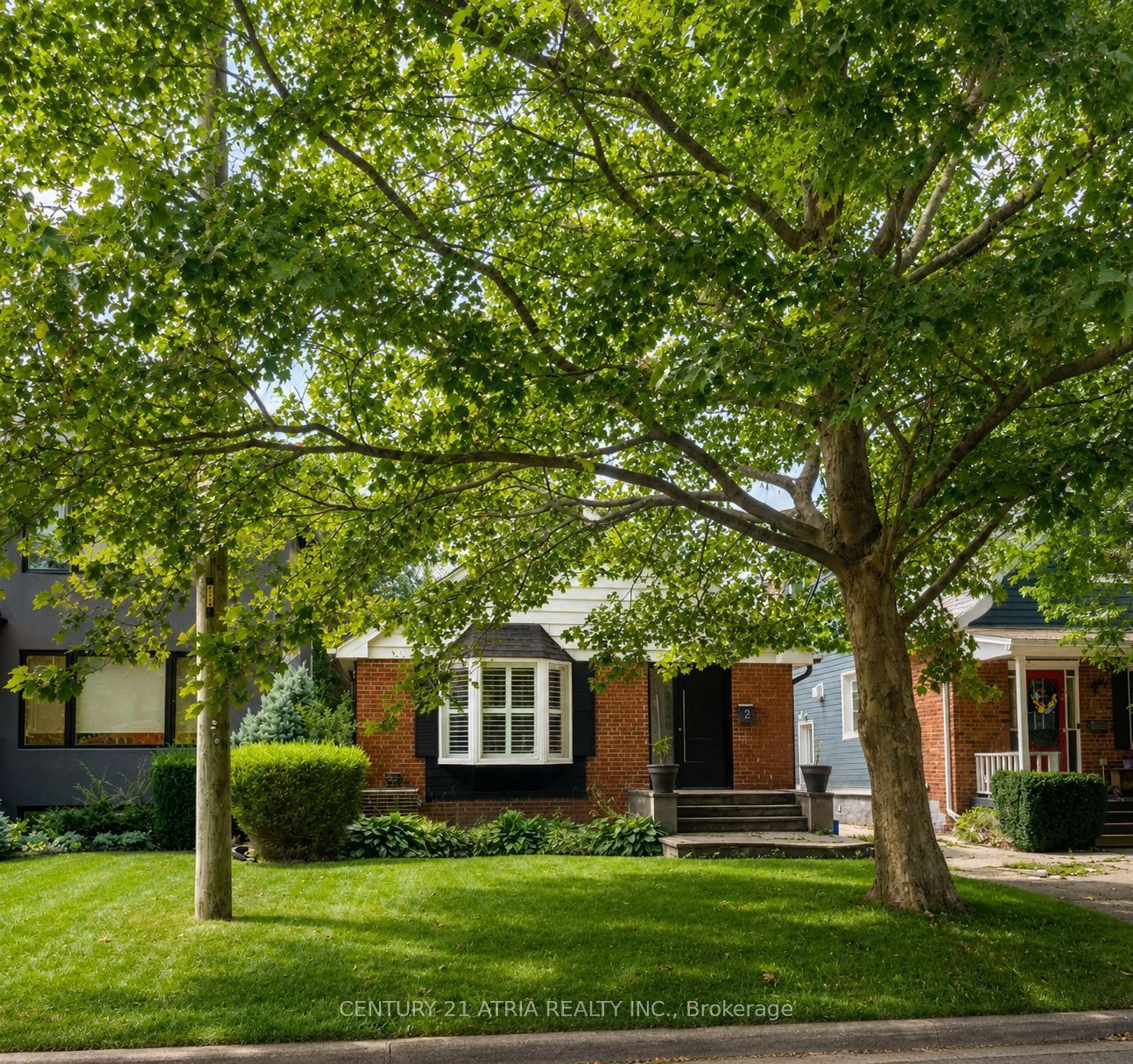 2 Crystal Crescent, Toronto, On M8w 2z7