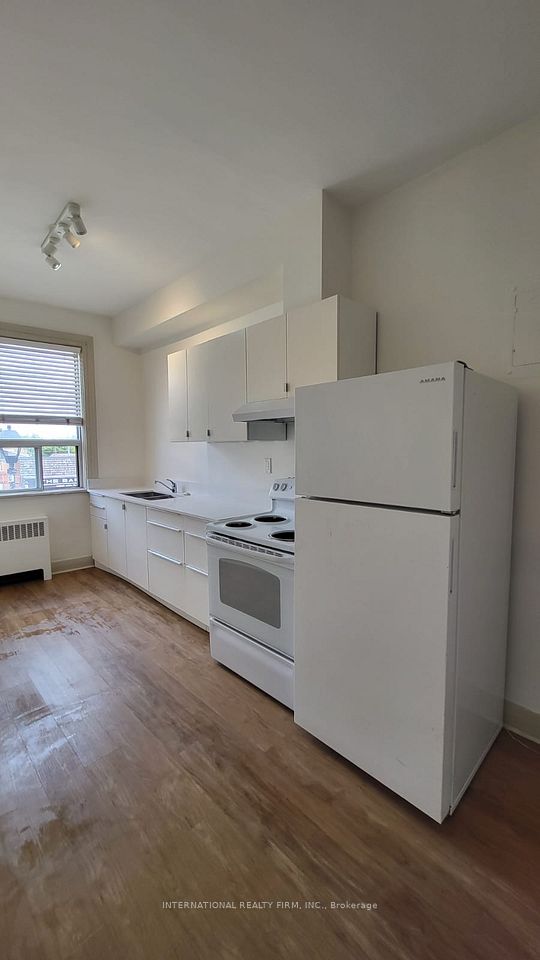7 Thomas Street 2, Mississauga, On L5m 1y4