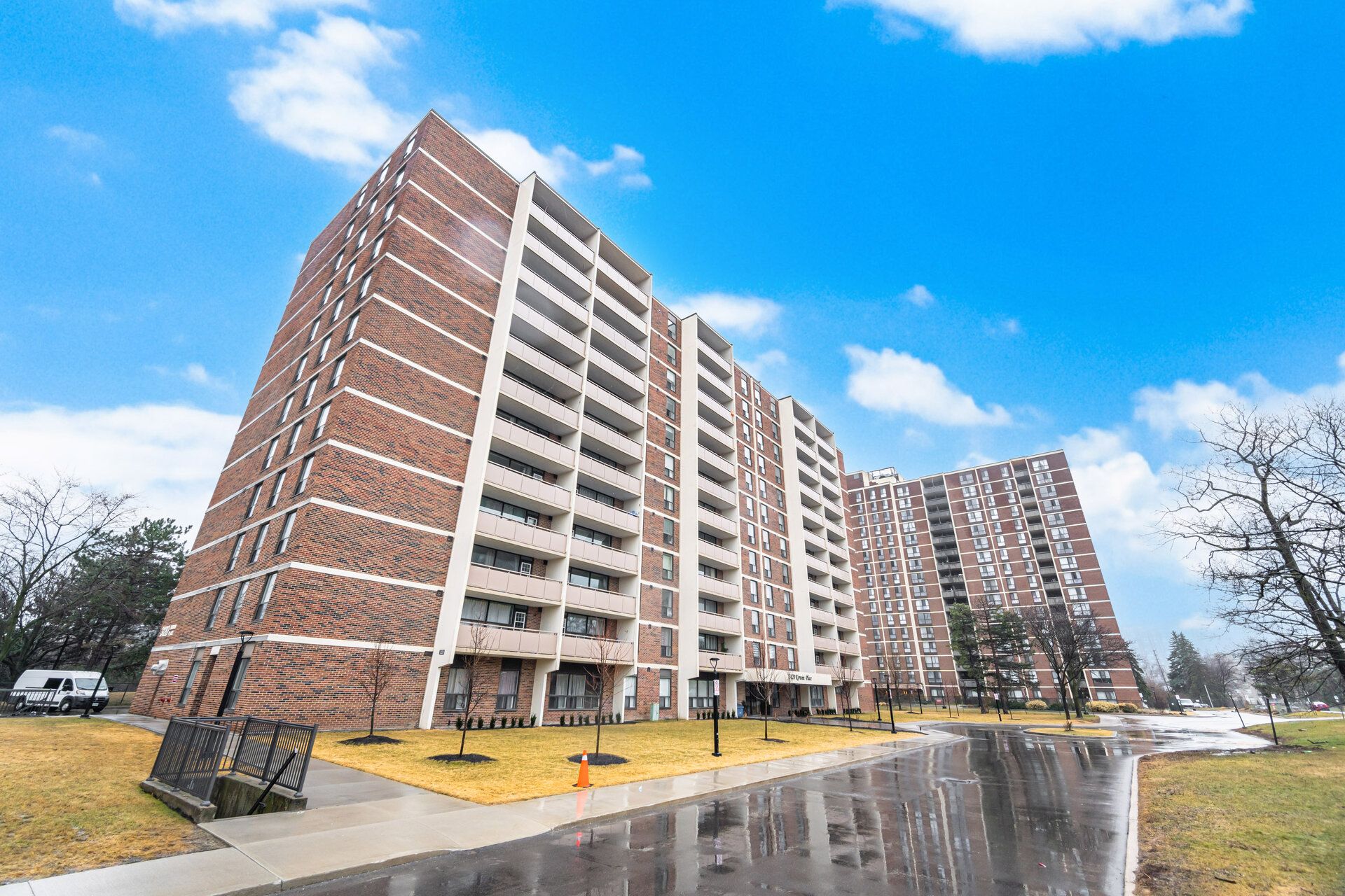 3120 Kirwin Avenue 605, Mississauga, On L5a 3r2