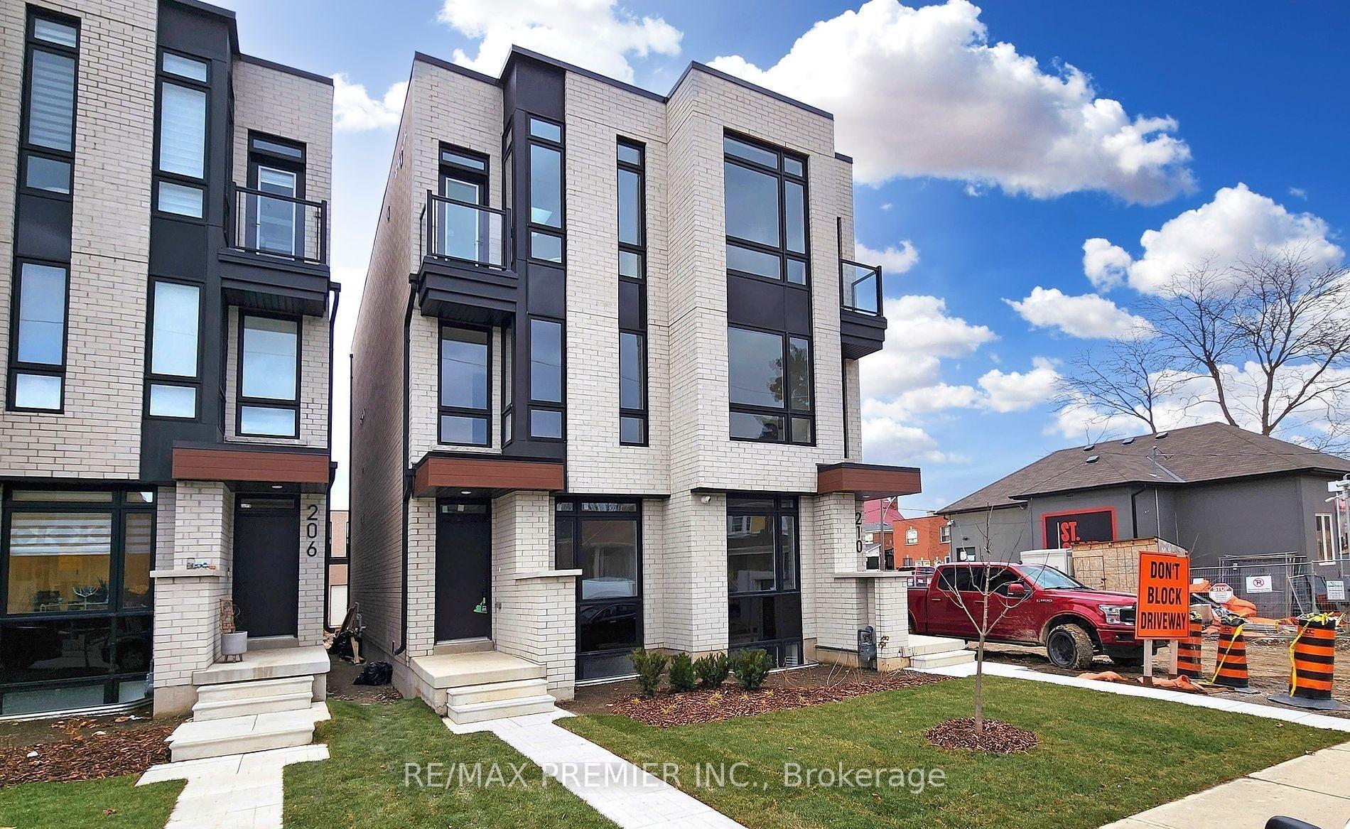 208 Mcroberts Avenue W Lower, Toronto, On M6e 4p5