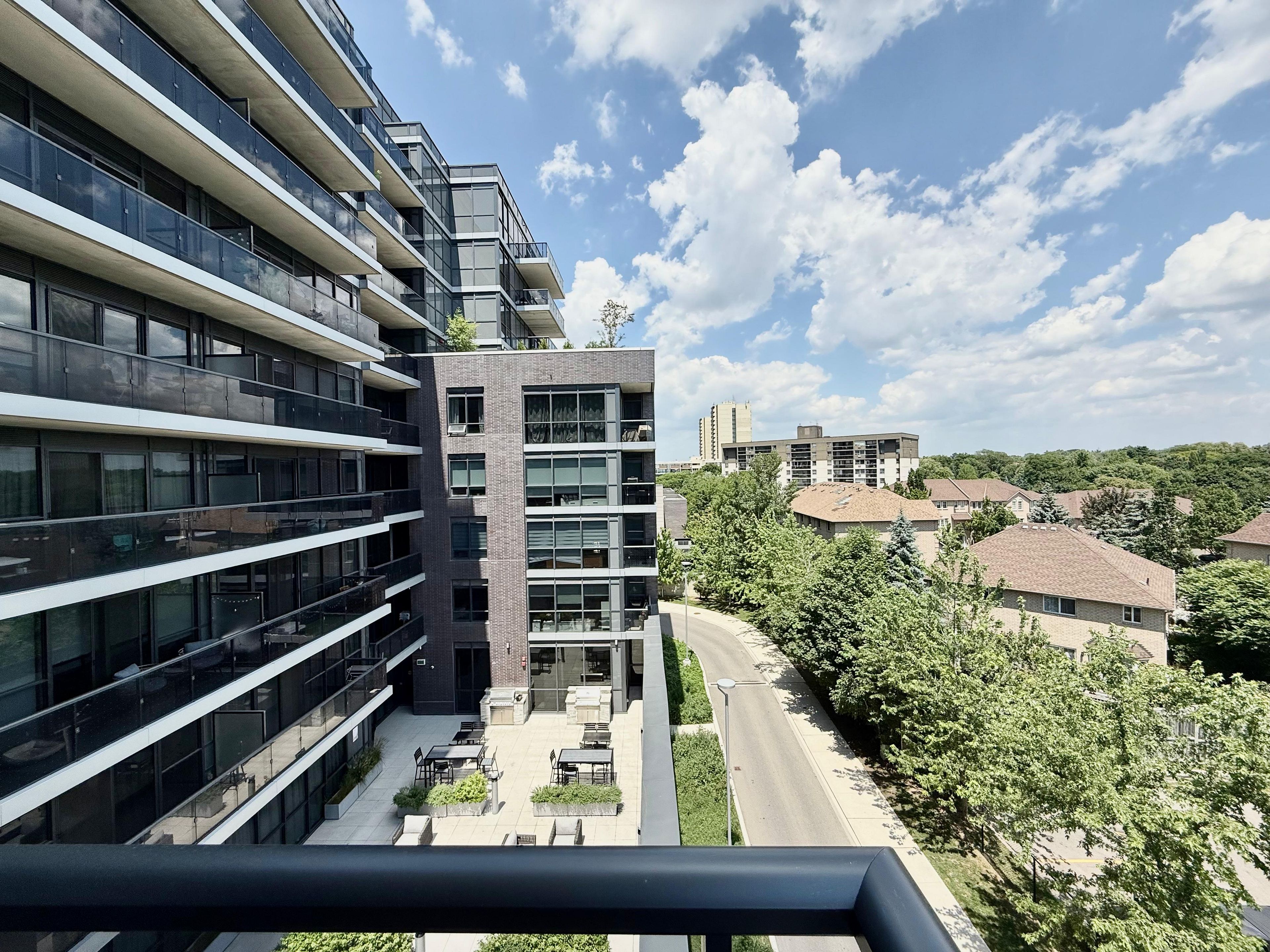 26 Gibbs Road 543, Toronto, On M9b 0e3
