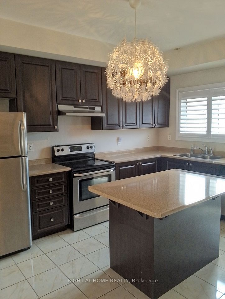 32 Aspen Hills Road, Brampton, On L6y 6e4
