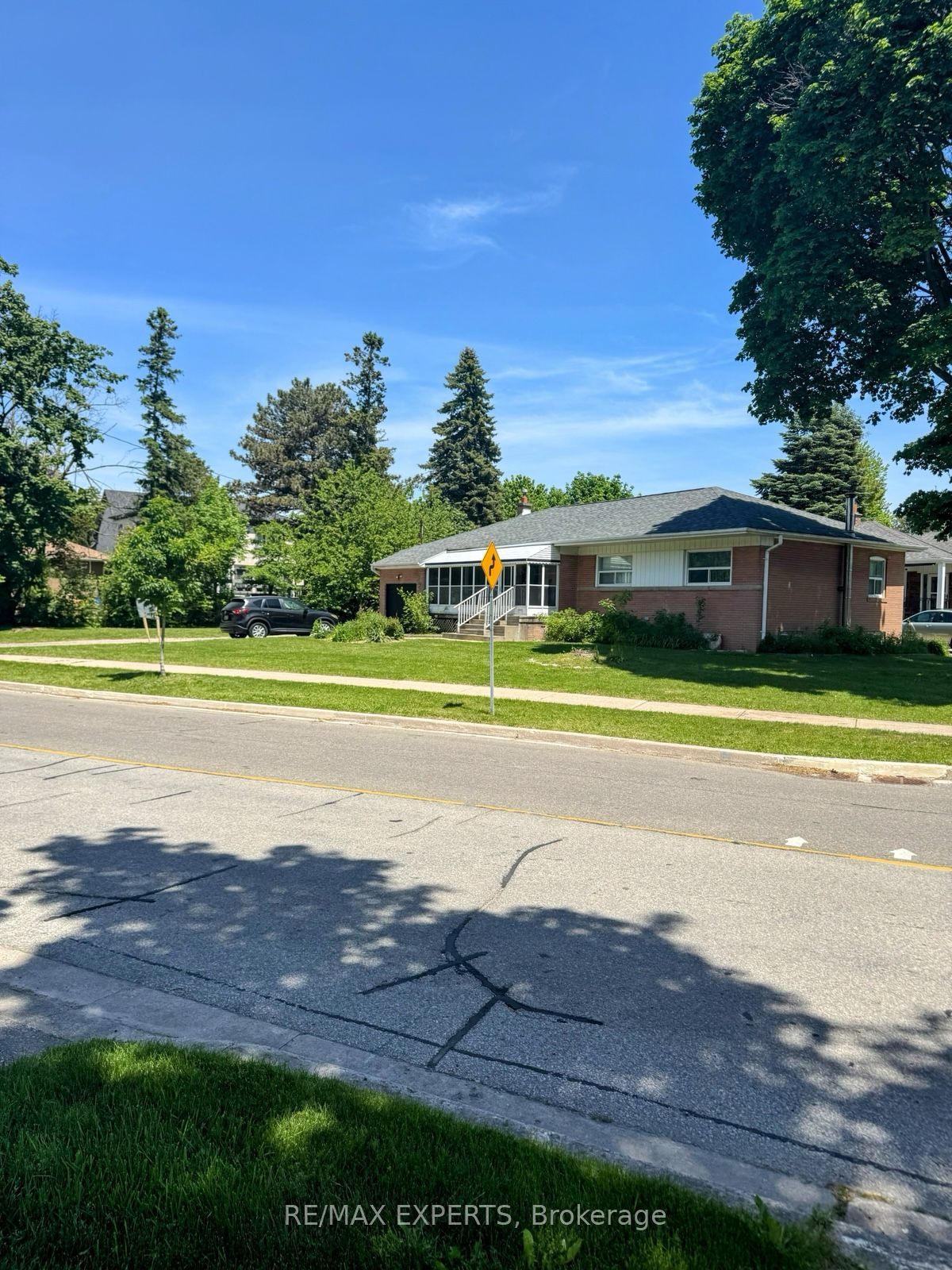 71 Lloyd Manor Road, Toronto, On M9b 5j2