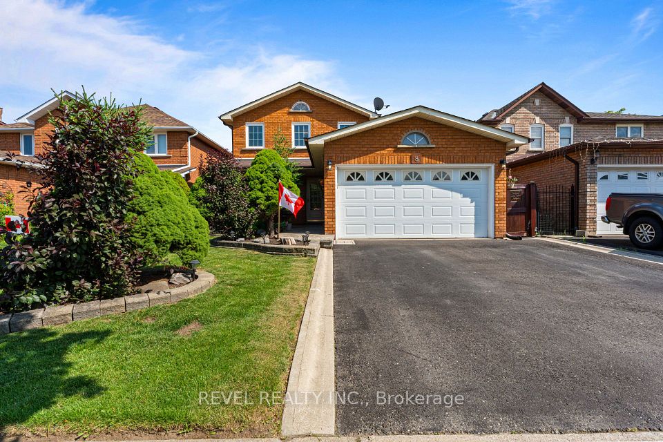 8 Cochrane Avenue, Brampton, On L6z 4j4