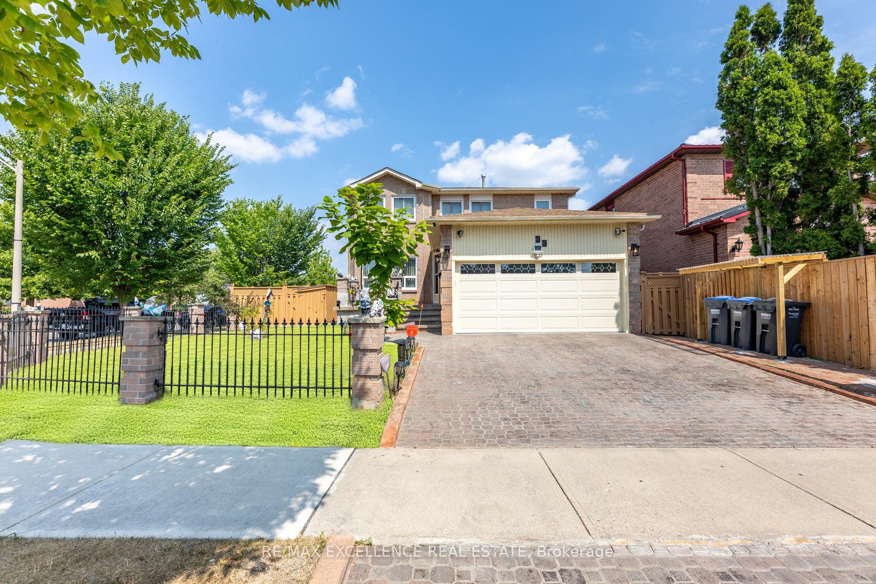 55 Atkins Circle, Brampton, On L6x 4b9