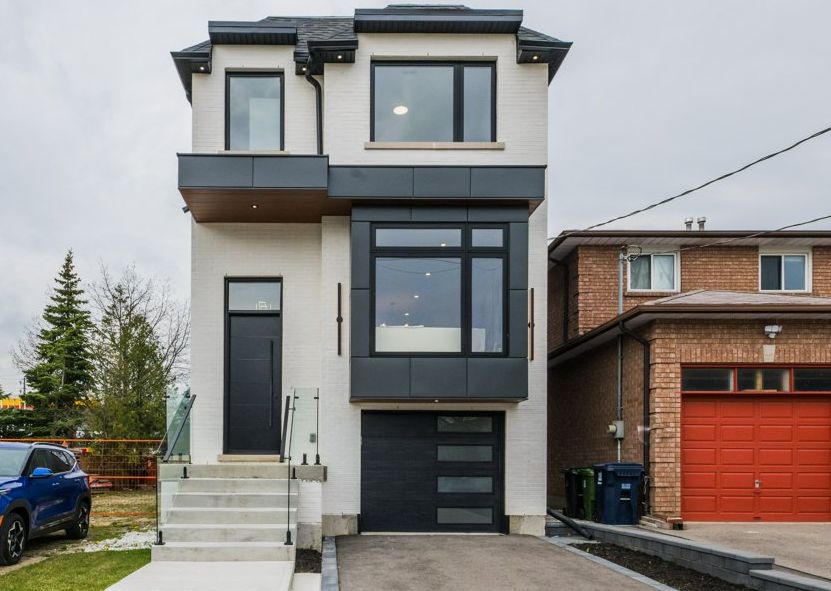4 Lunness Road, Toronto, On M8w 4m3