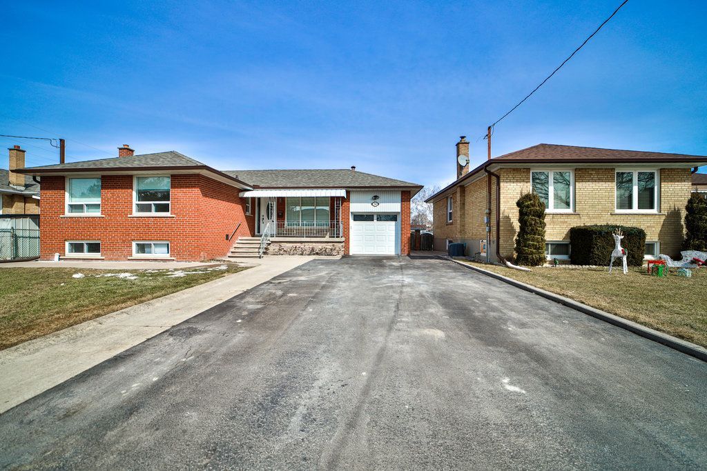 34 Belleglade Court, Toronto, On M9m 2w4