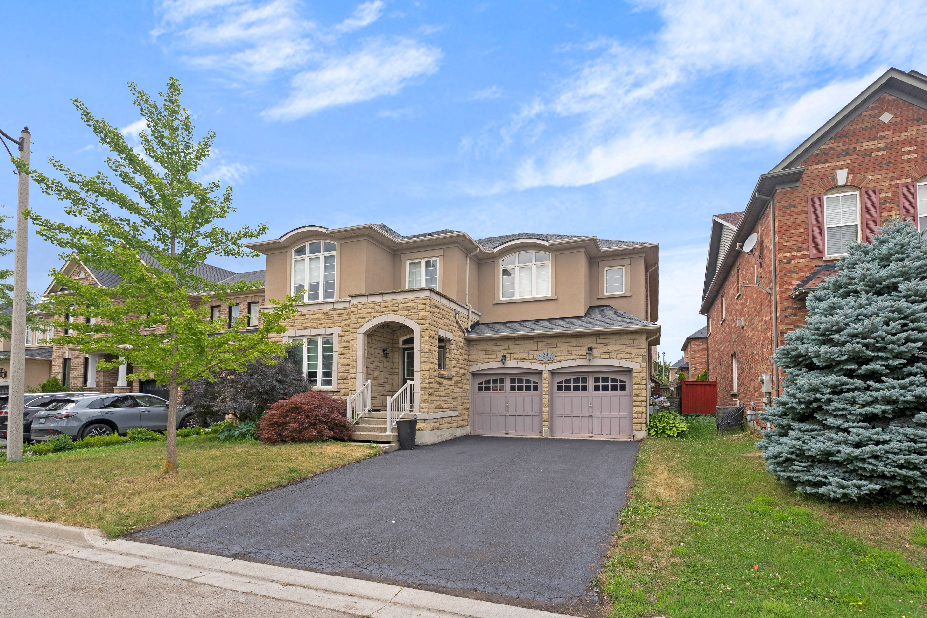 24 Aristocrat Road, Brampton, On L6p 1x7