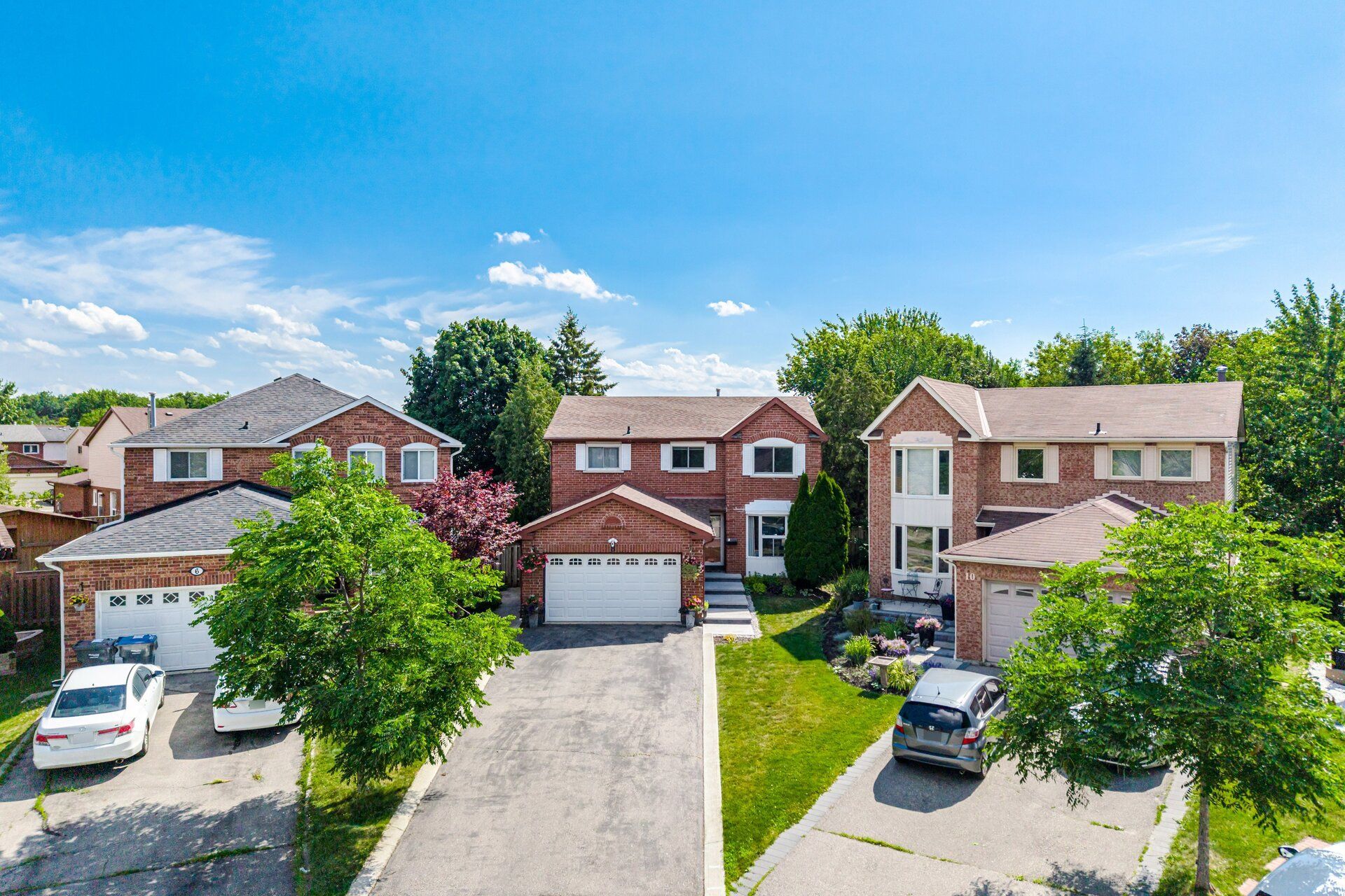 8 Paramount Place, Brampton, On L6y 2t3