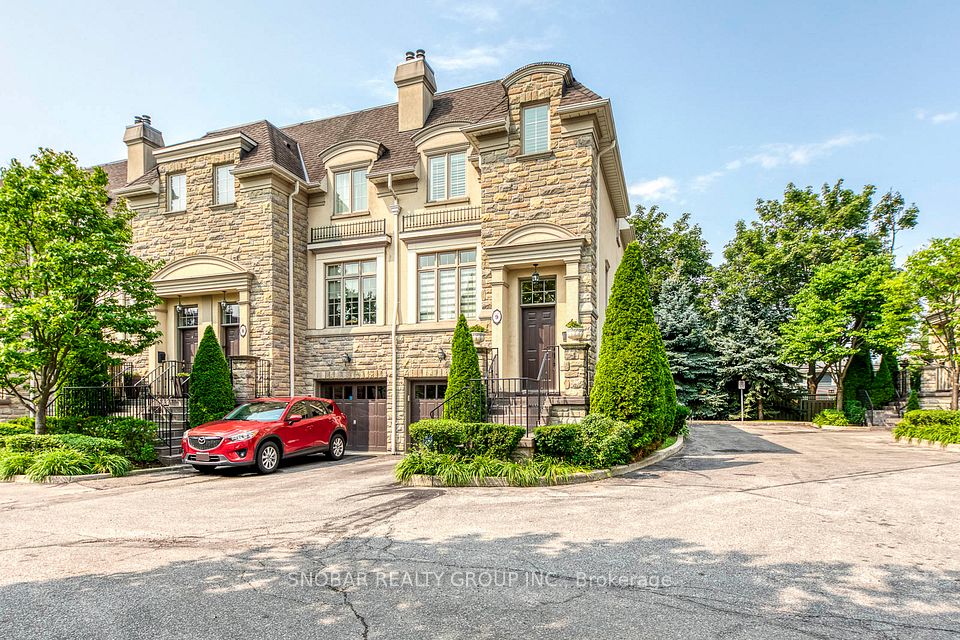 208 La Rose Avenue 9, Toronto, On M9p 1b5
