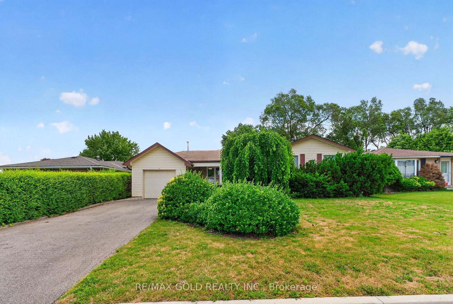 18 Esplanade Road, Brampton, On L6t 2c7
