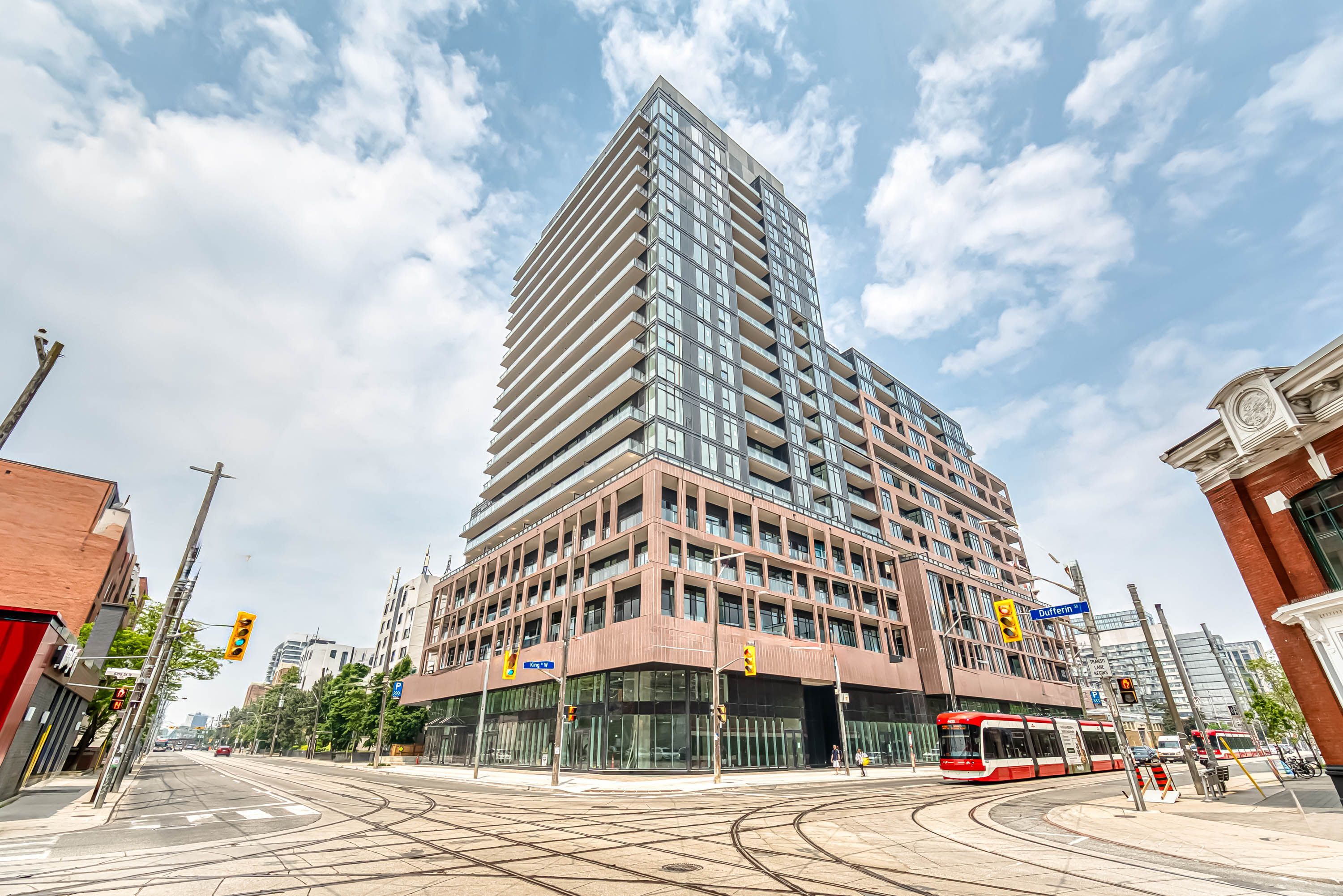 285 Dufferin Street 705, Toronto, On M6k 0j2