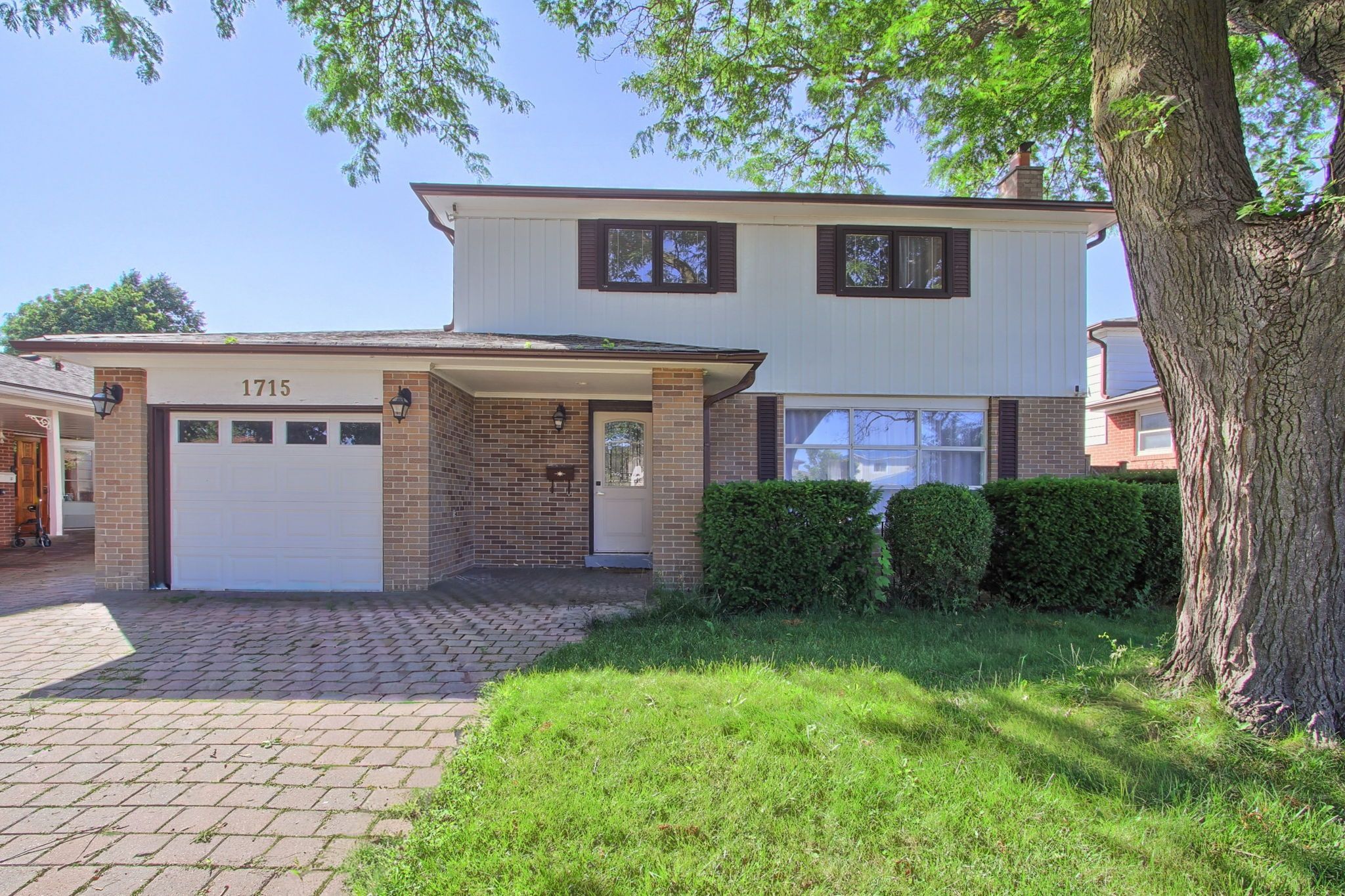 1715 Oberon Crescent, Mississauga, On L4x 2k7