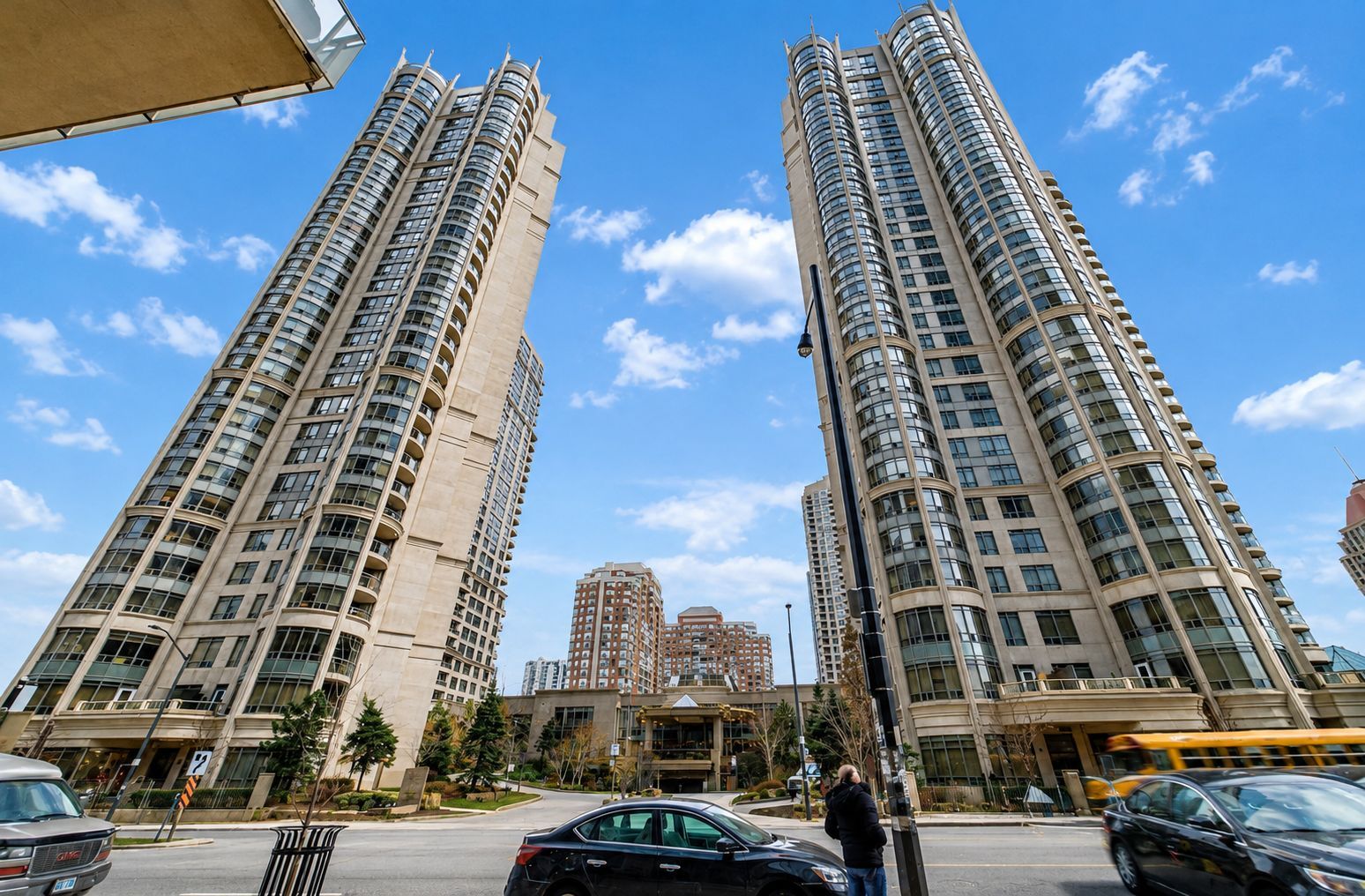 3888 Duke Of York Boulevard 2823, Mississauga, On L5b 4p5